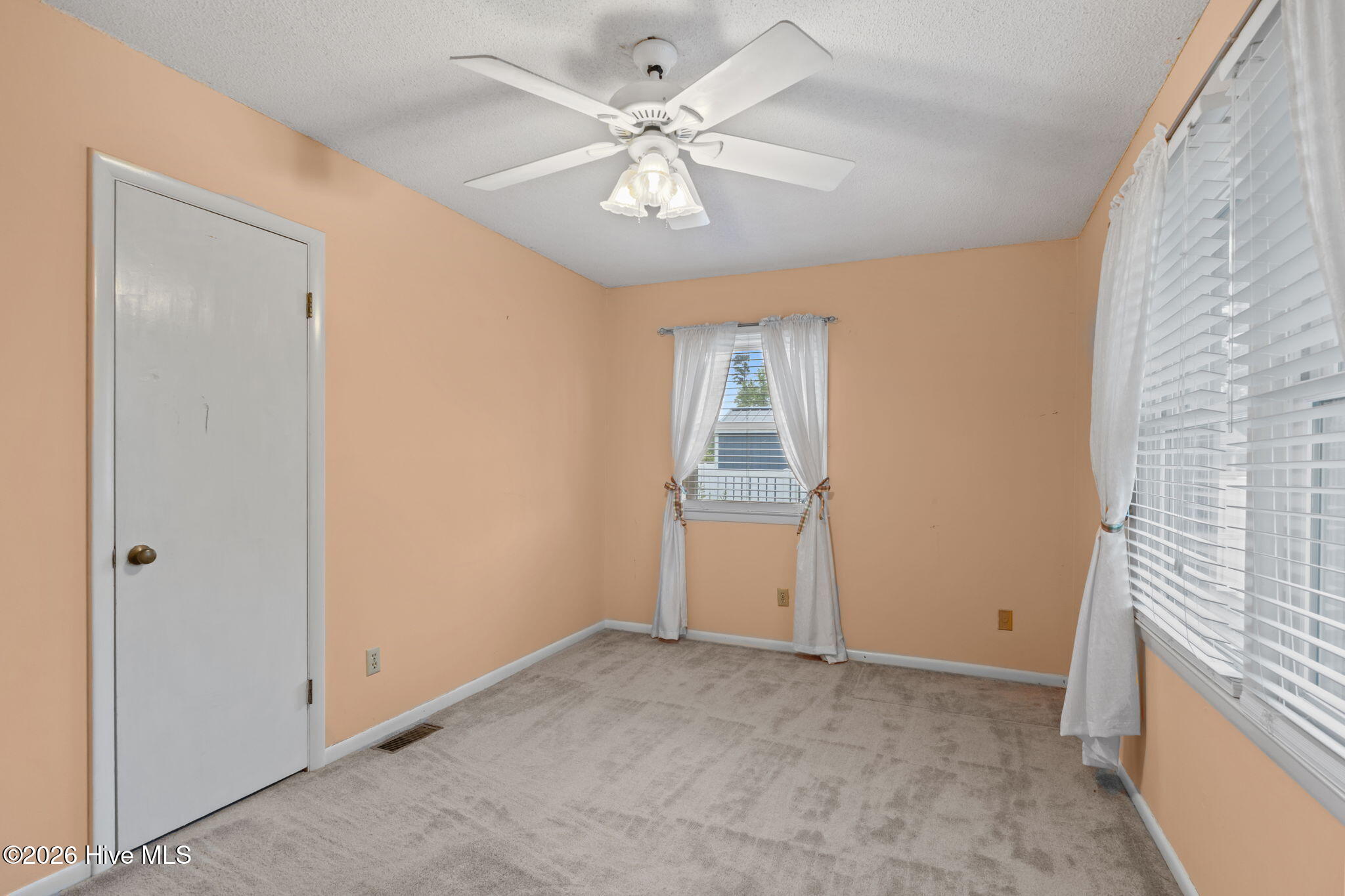 902 Hedrick Boulevard Property Photo 8