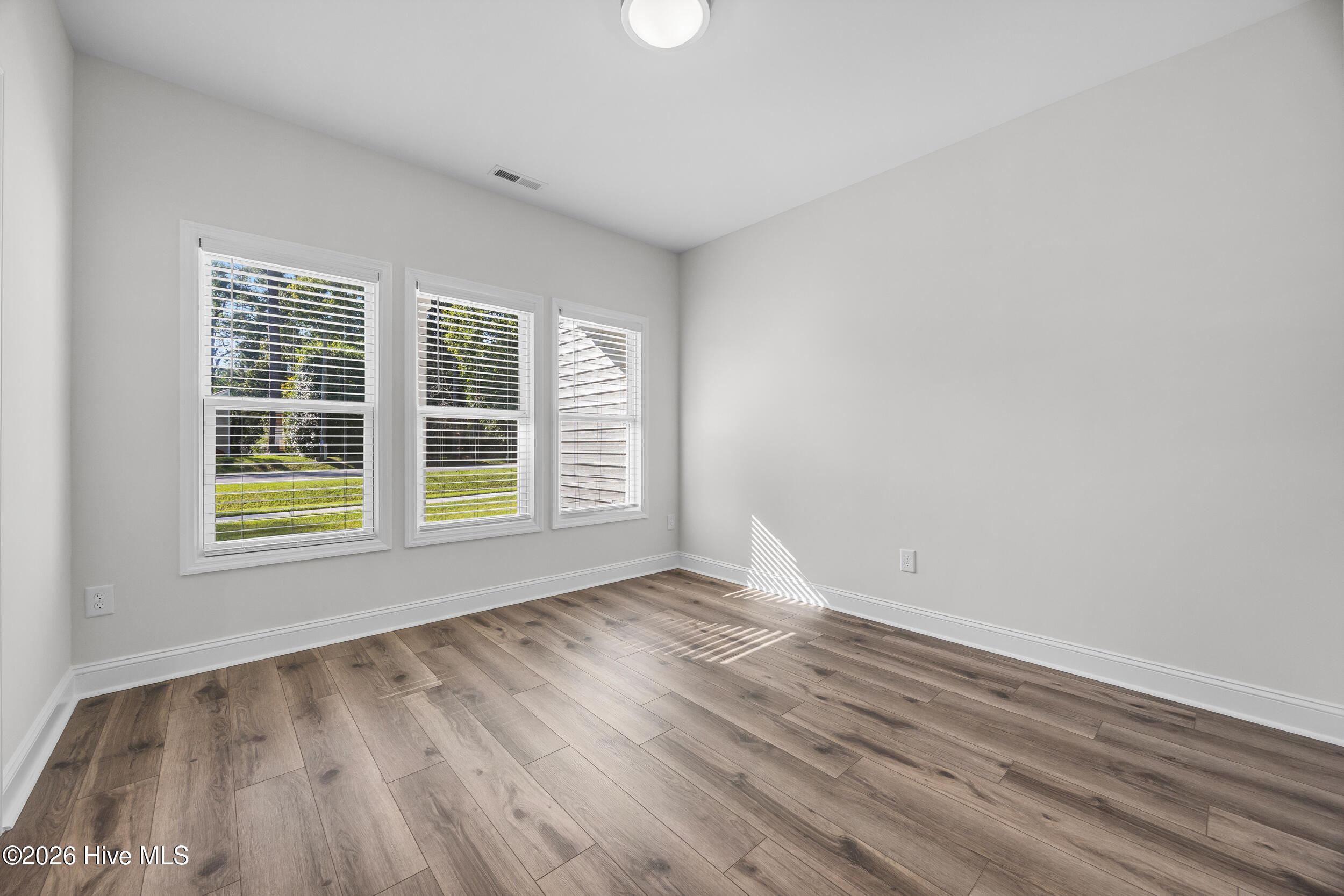 2223 Greenwood Court Property Photo 11