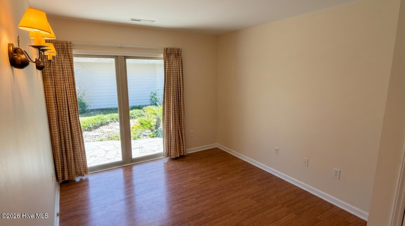928 Summerlin Falls Court Property Photo 8