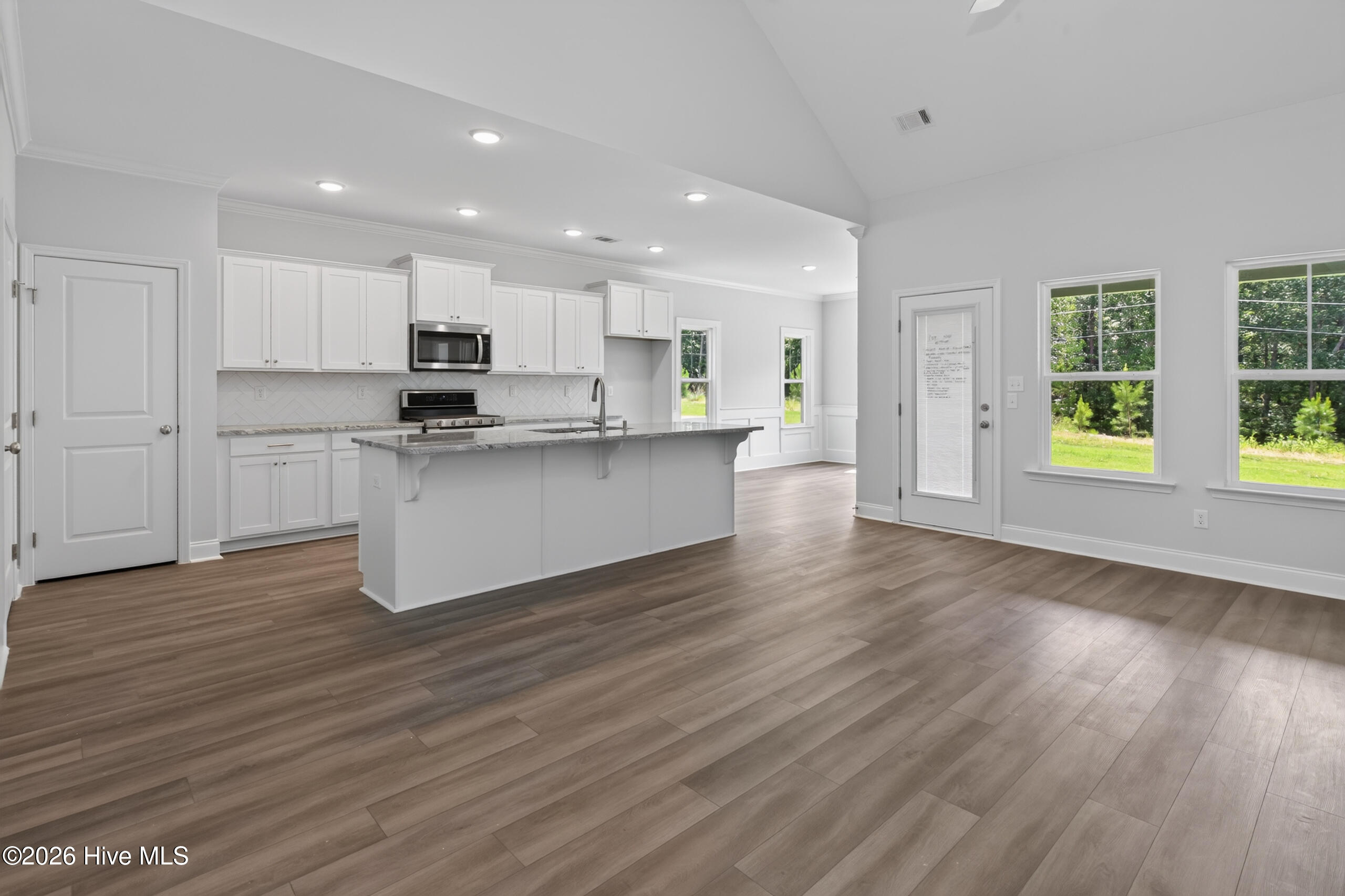 552 Pherson Street Property Photo 4