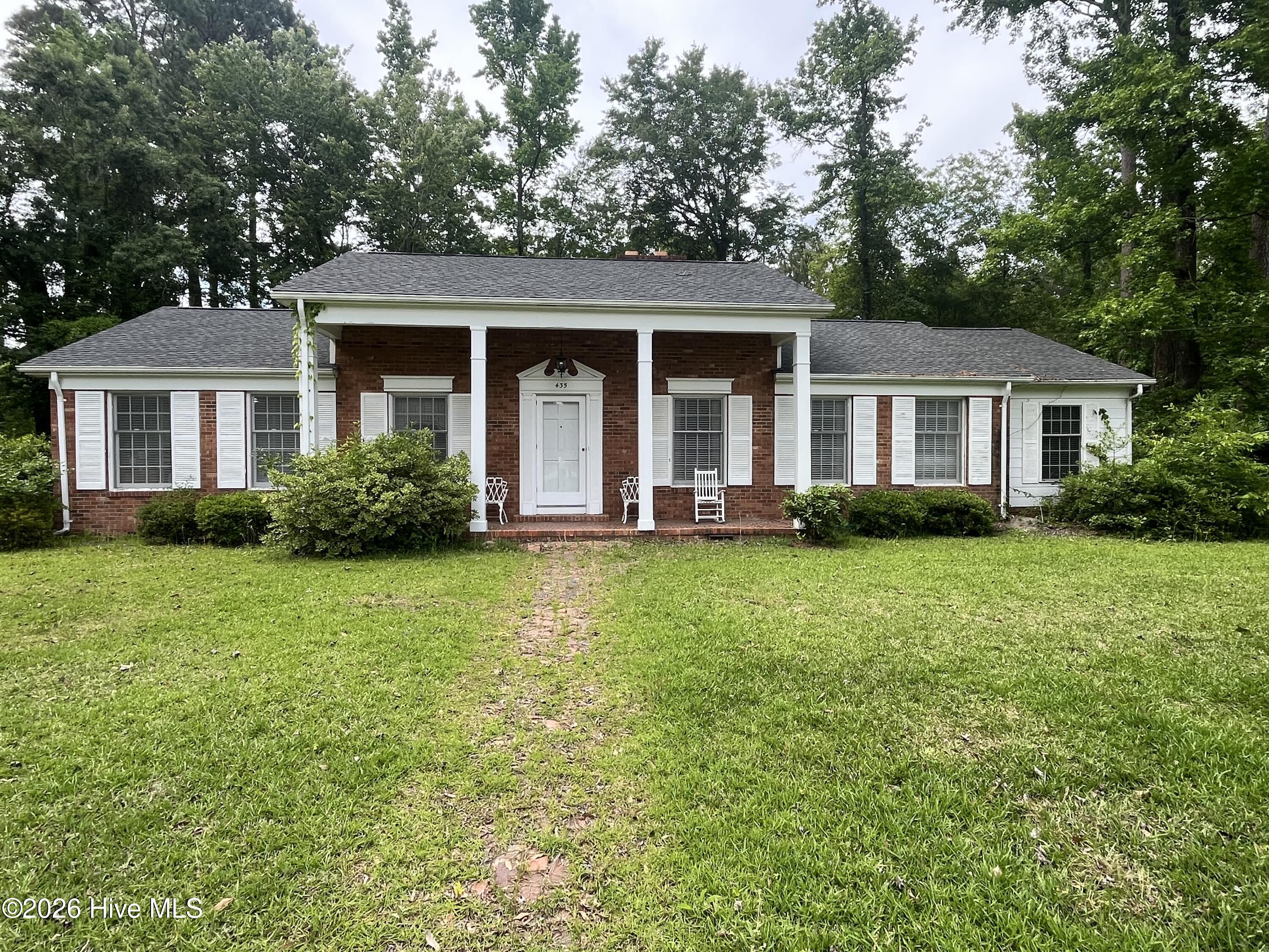 435 Edgewood Circle
