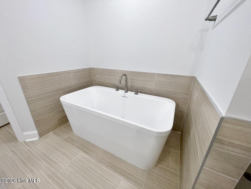 2005 Newbury Way B Property Photo 6