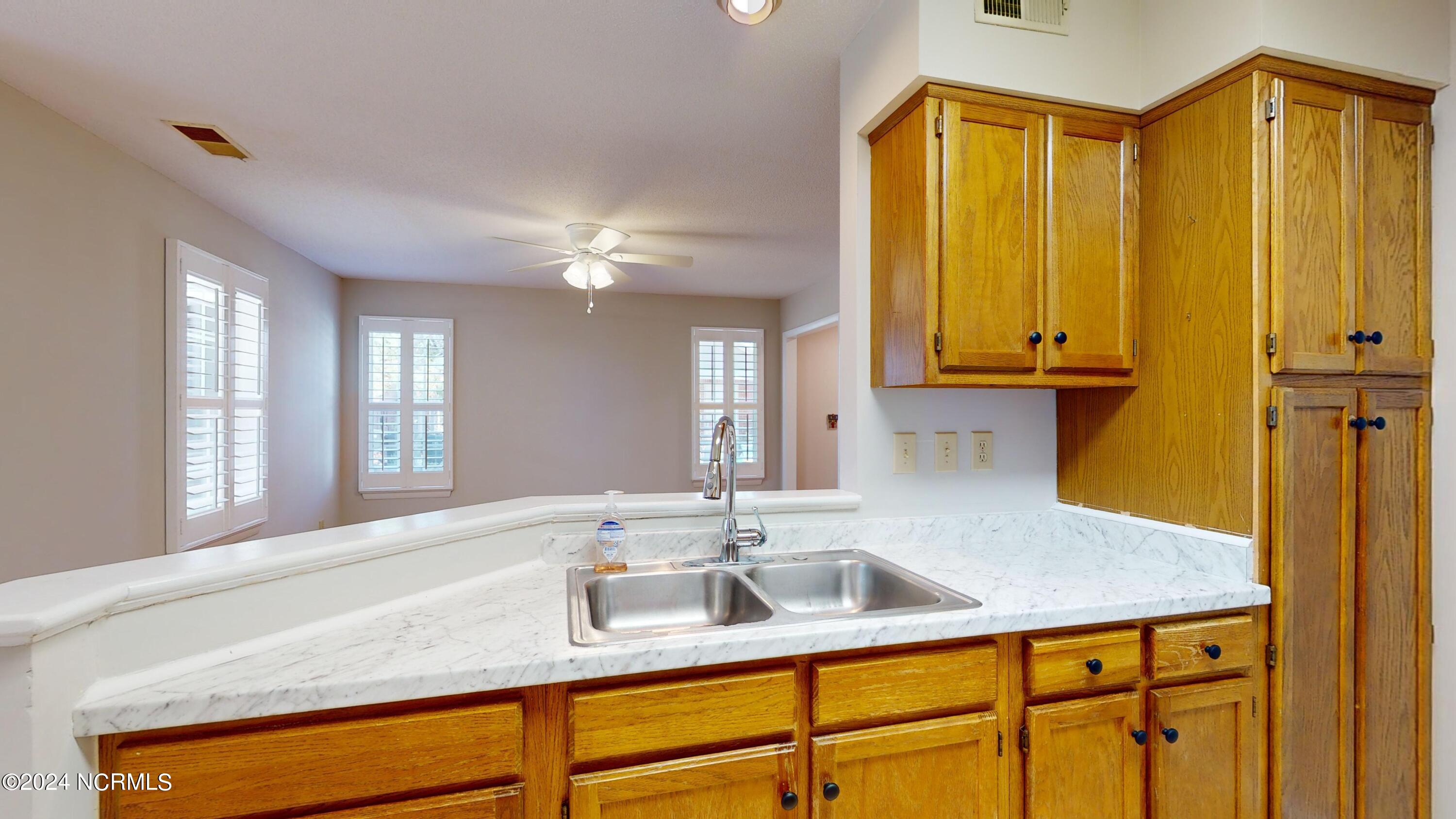 727 Chancery Lane Property Photo 8