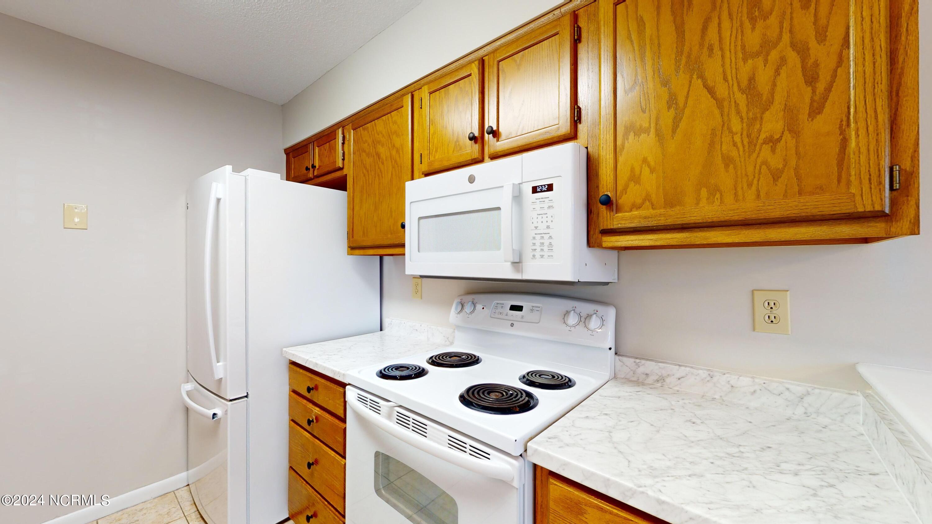 727 Chancery Lane Property Photo 9