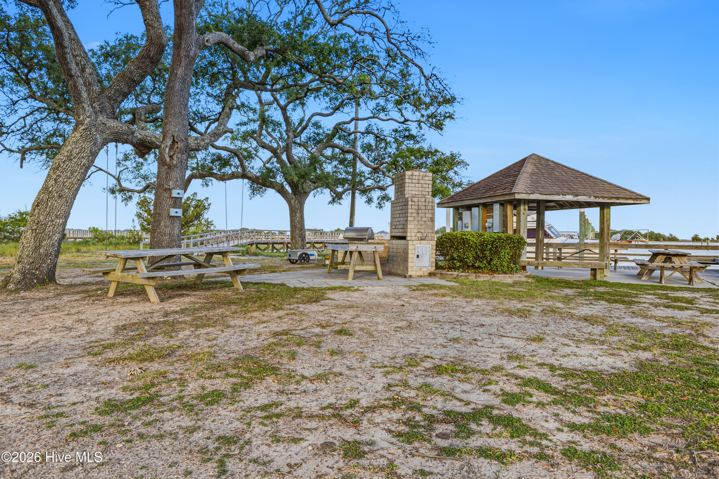 201 Oyster Bay Lane Property Photo 10