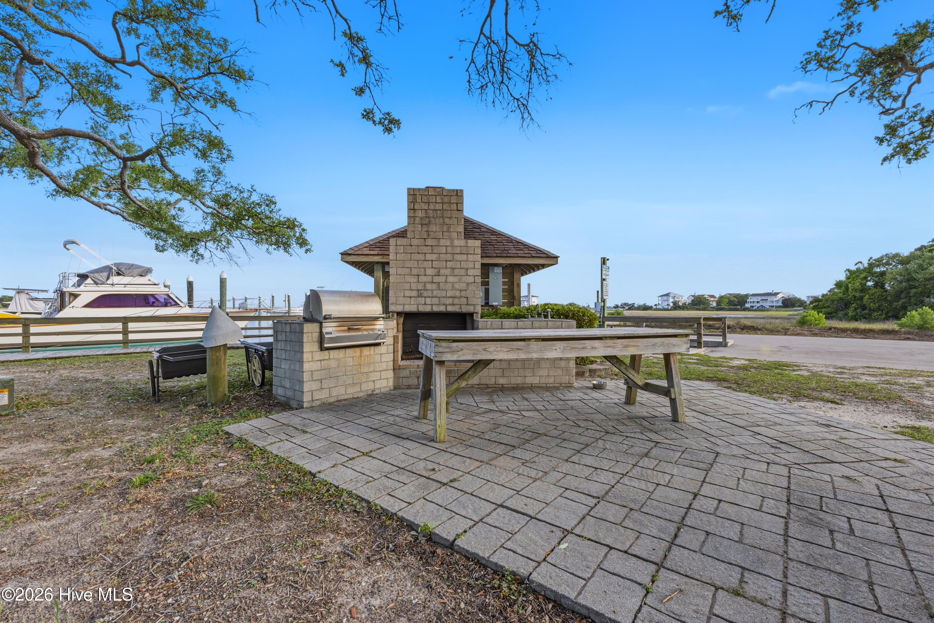 201 Oyster Bay Lane Property Photo 11