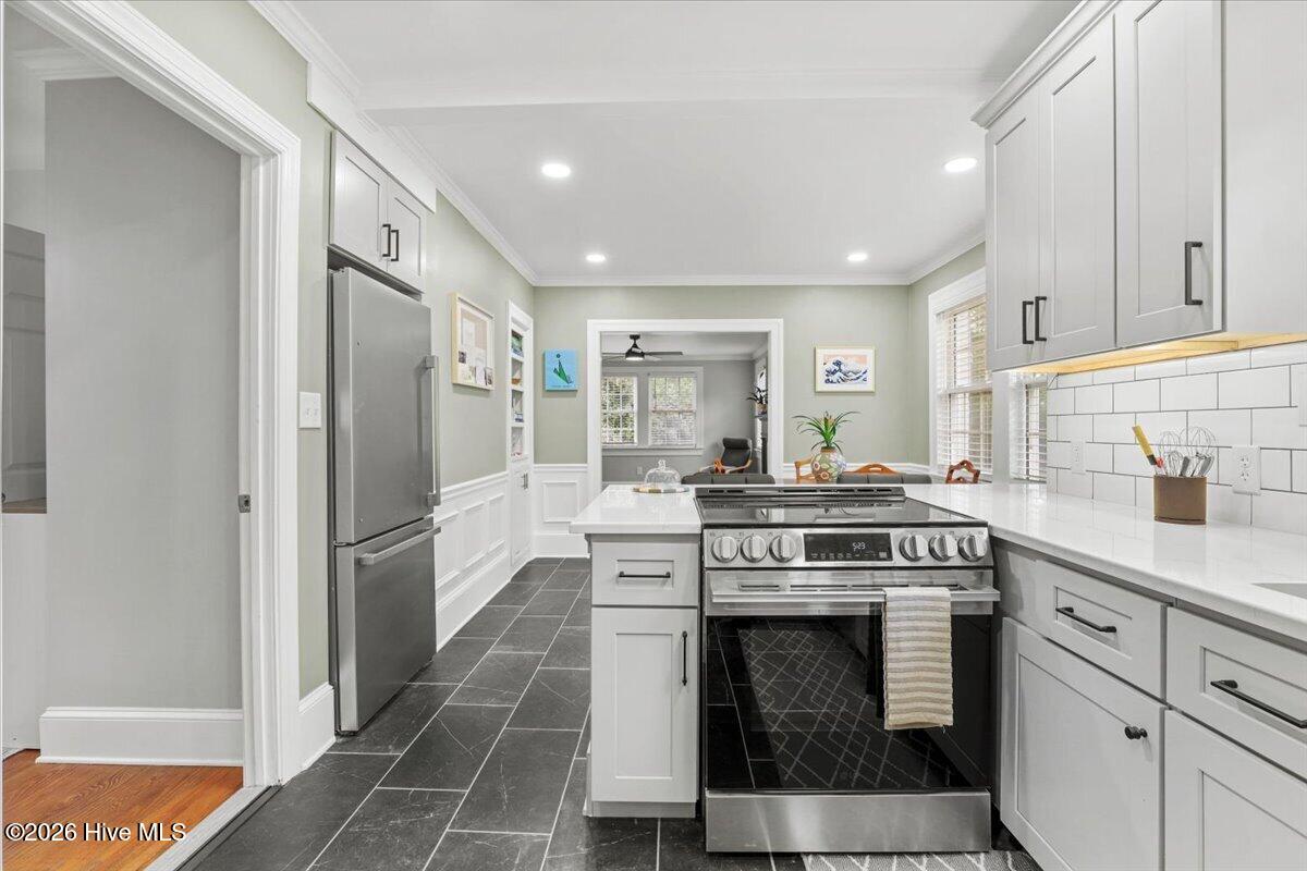 1308 E Park Ave B Property Photo 6