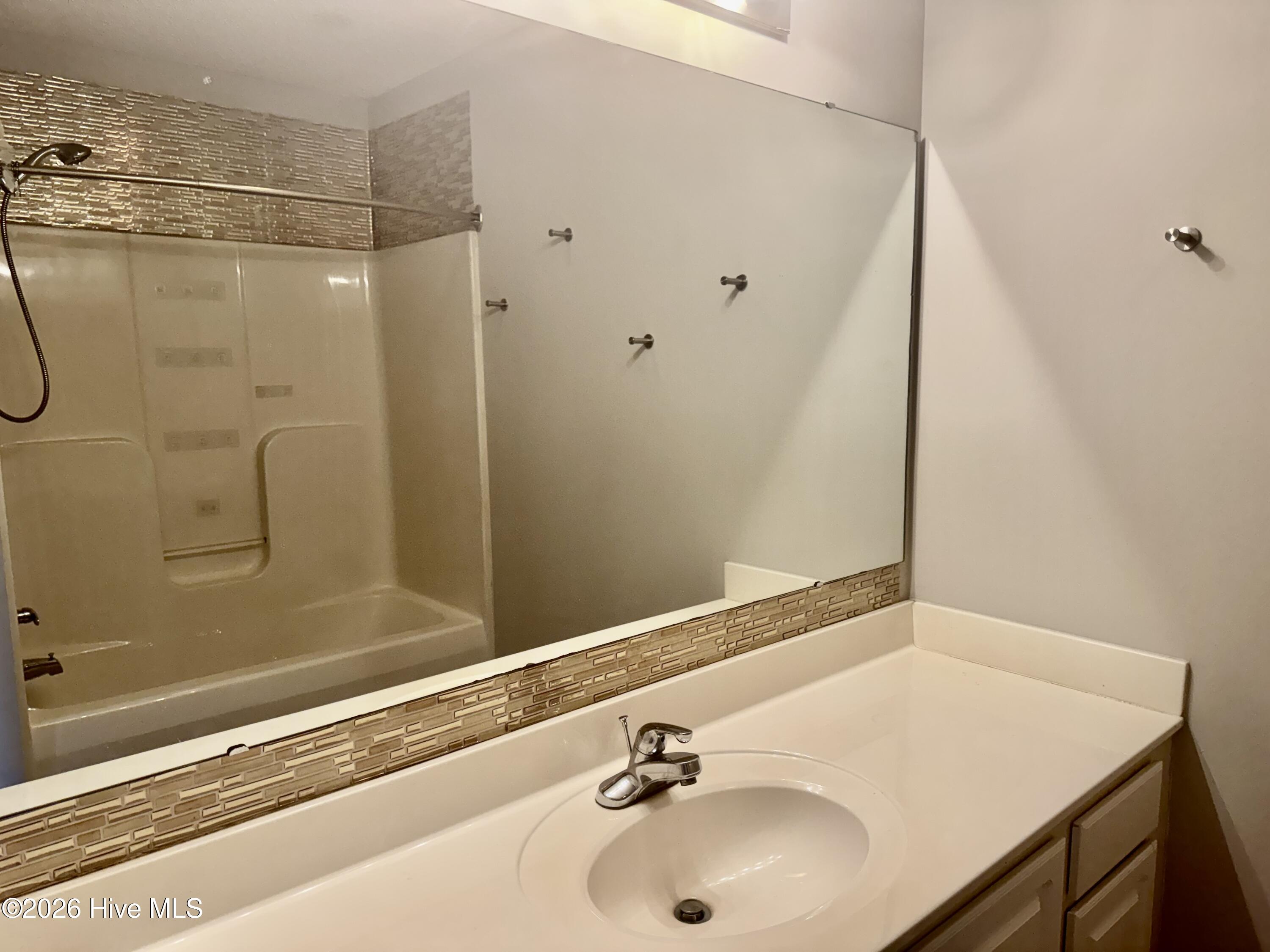 2502 Bluff View Court B Property Photo 19