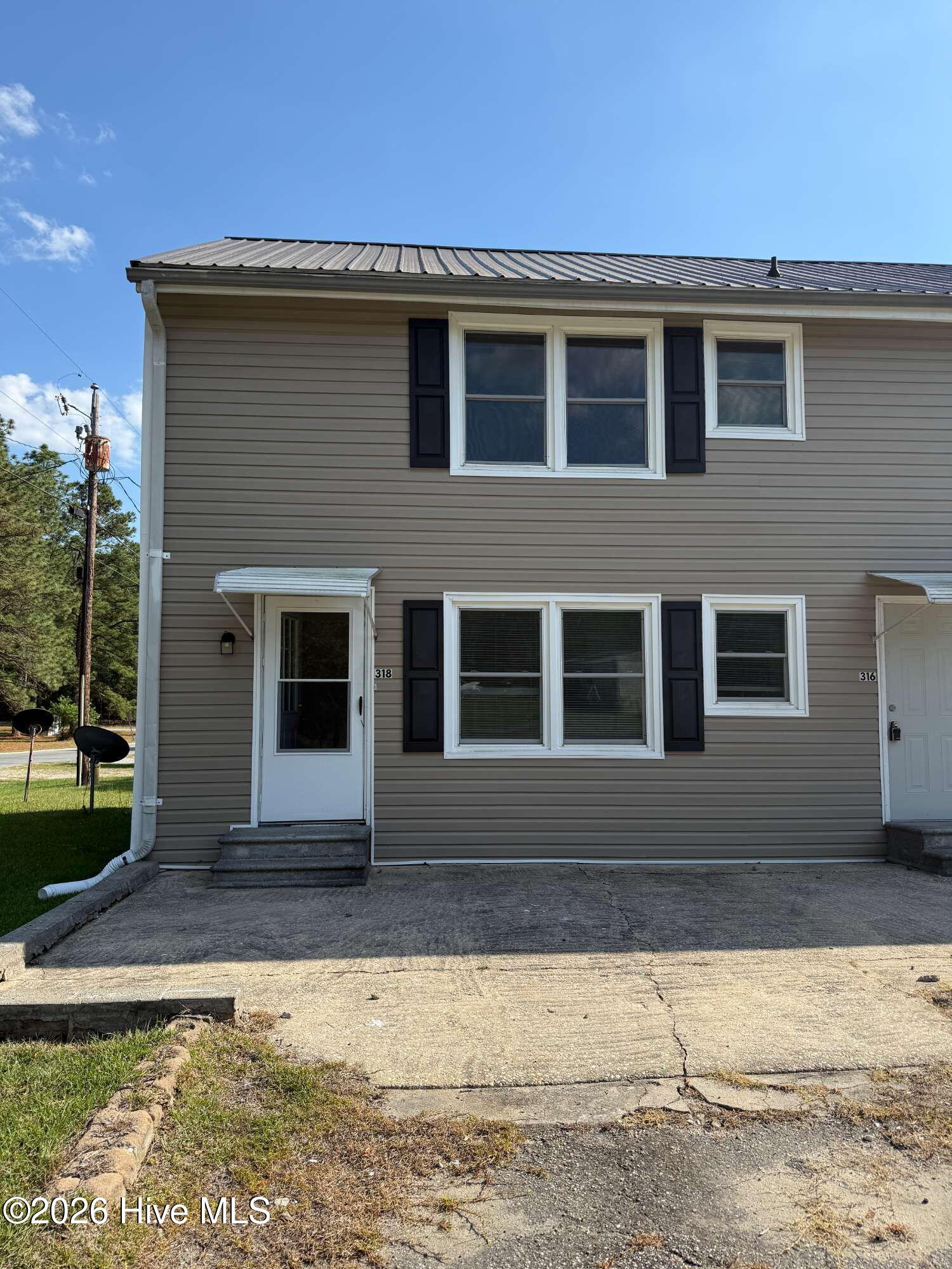 318 Westview Loop Property Photo 1