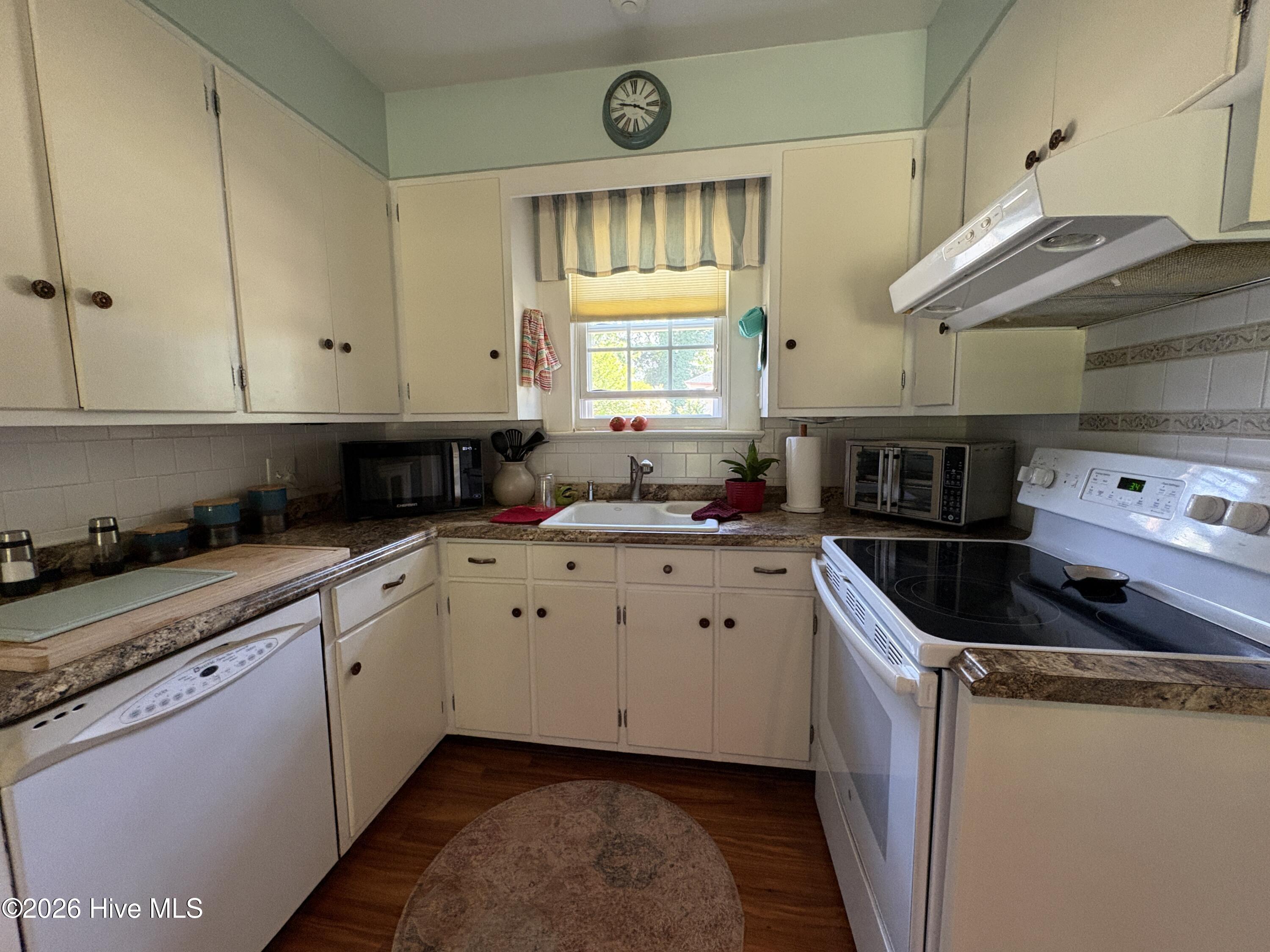 310 E 12th Street Property Photo 5