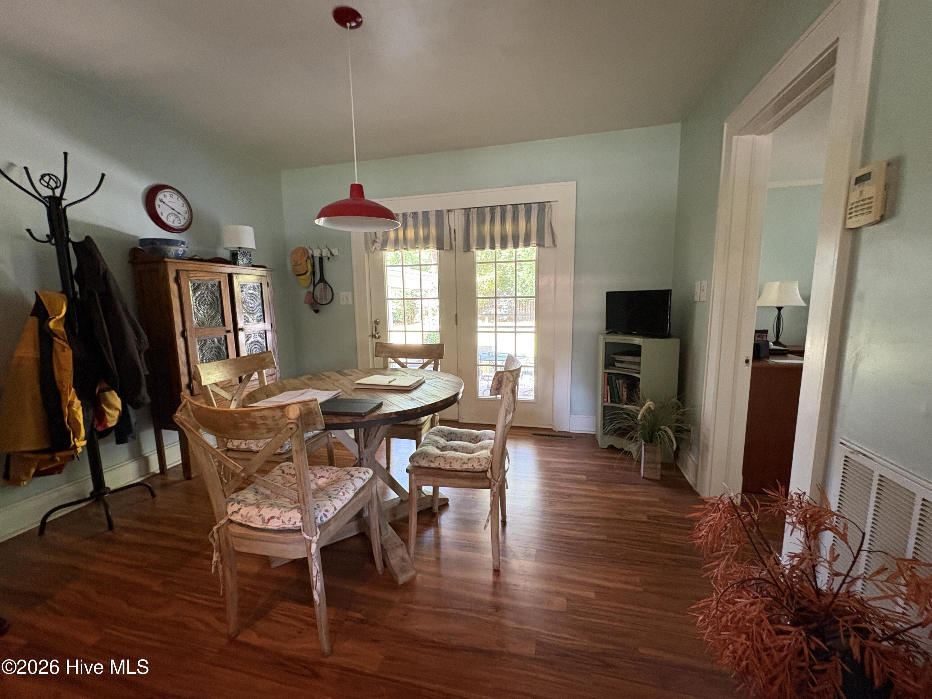 310 E 12th Street Property Photo 6