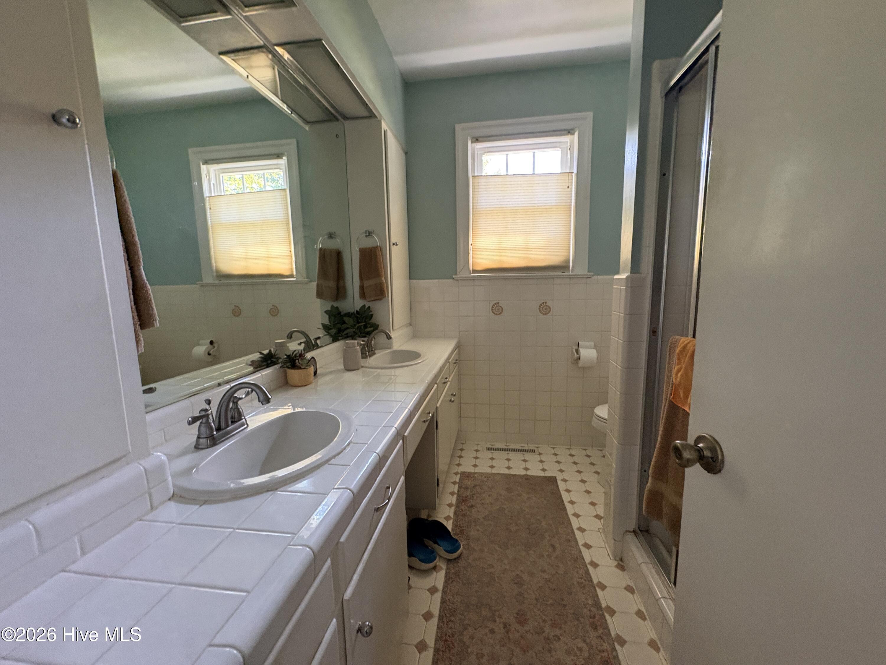 310 E 12th Street Property Photo 9