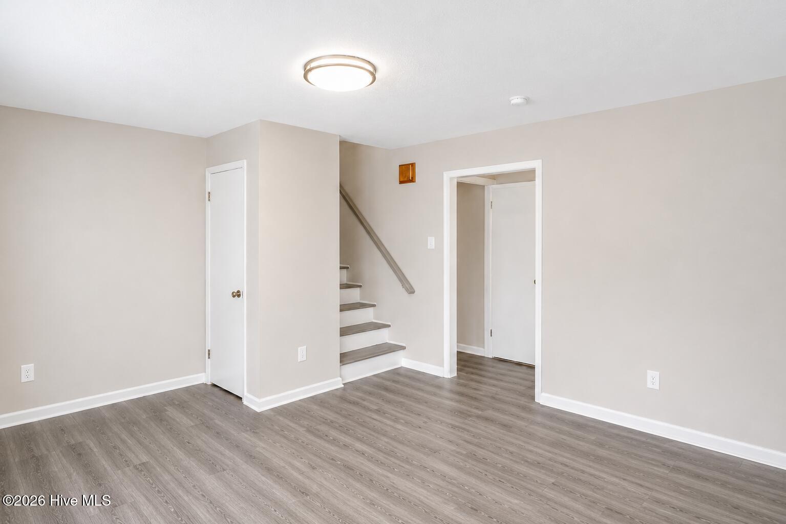 2803 Shade Tree Drive Property Photo 2