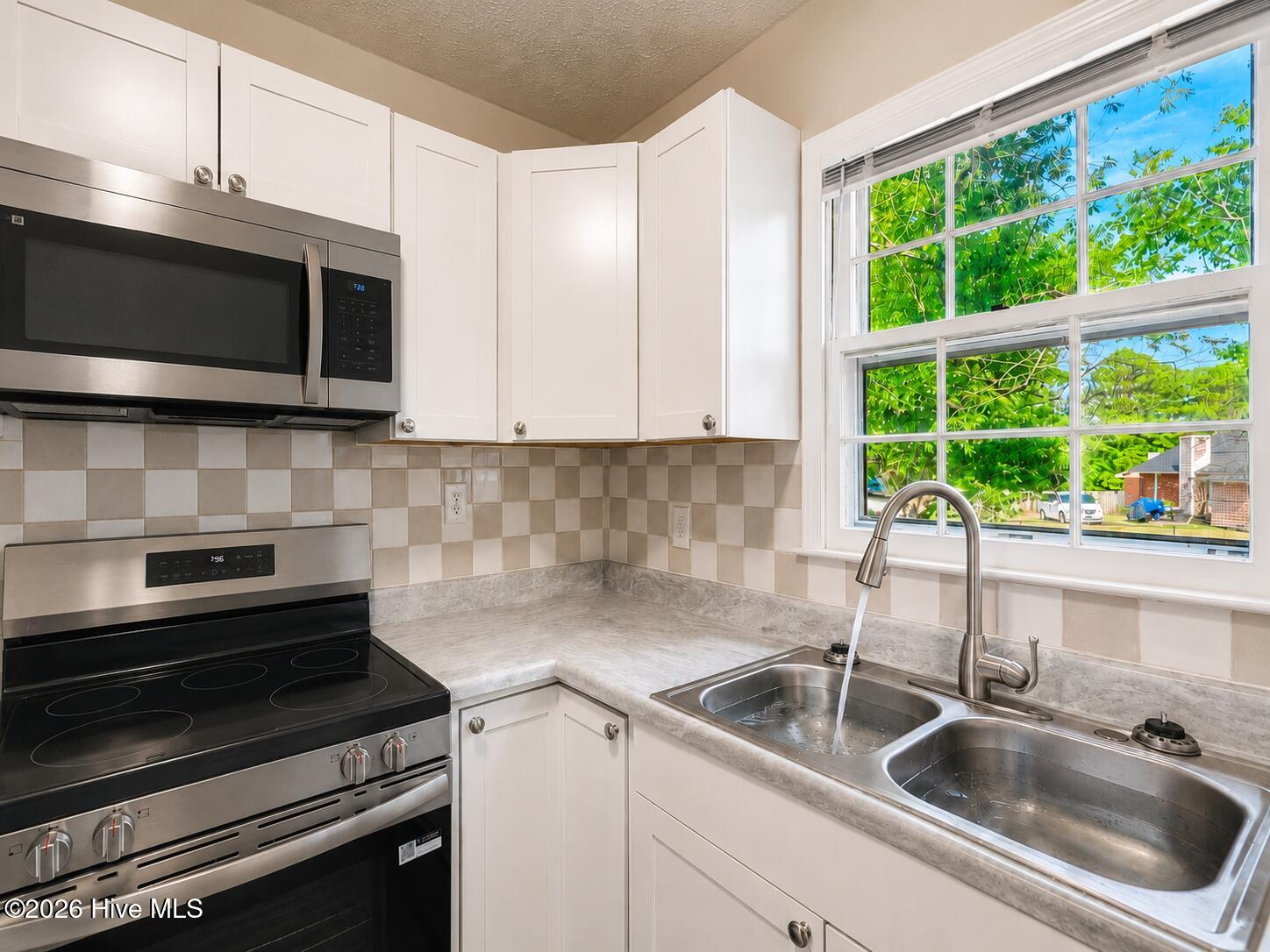 2803 Shade Tree Drive Property Photo 8
