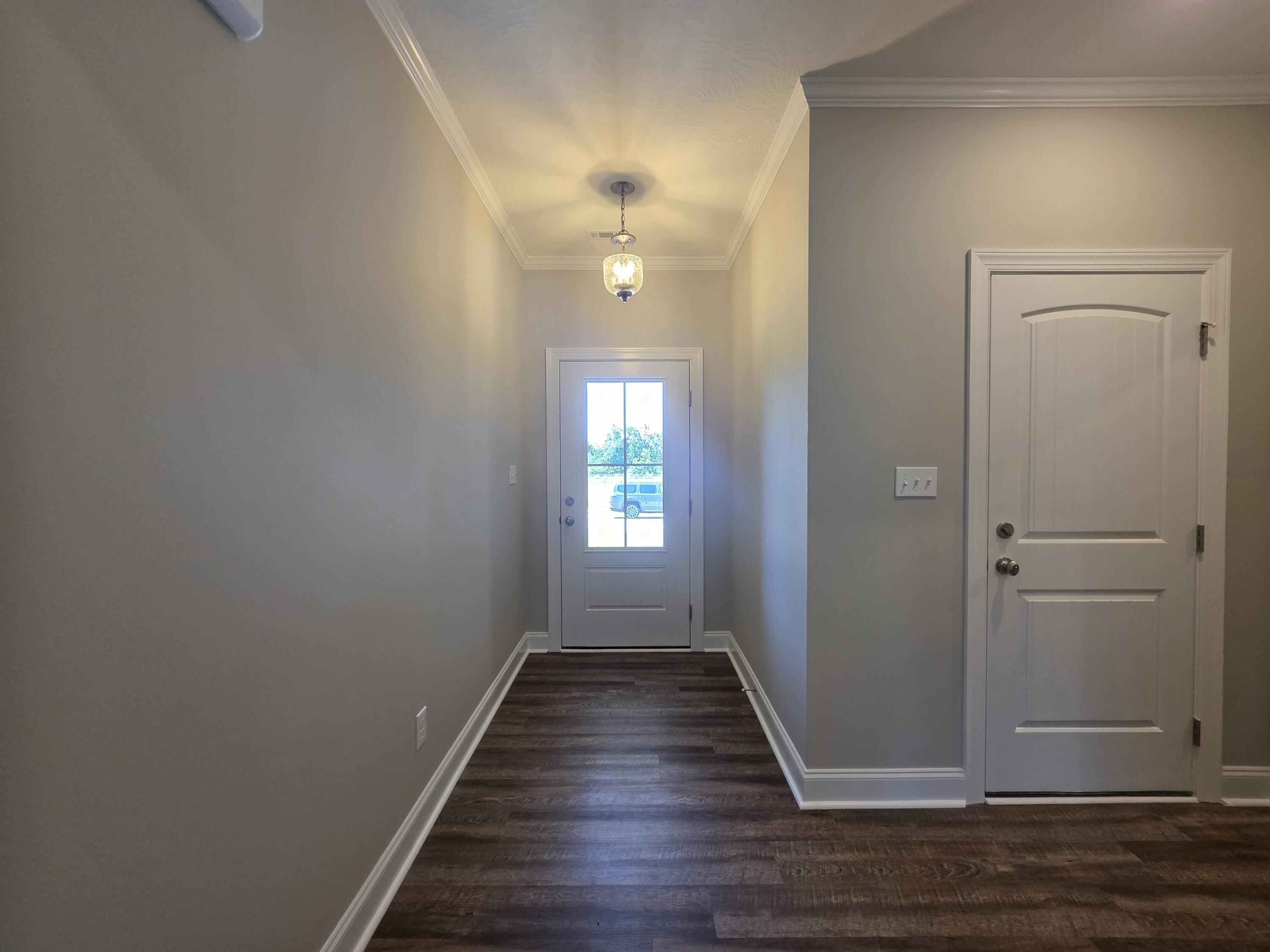 1037 Berkley Court Property Photo 3