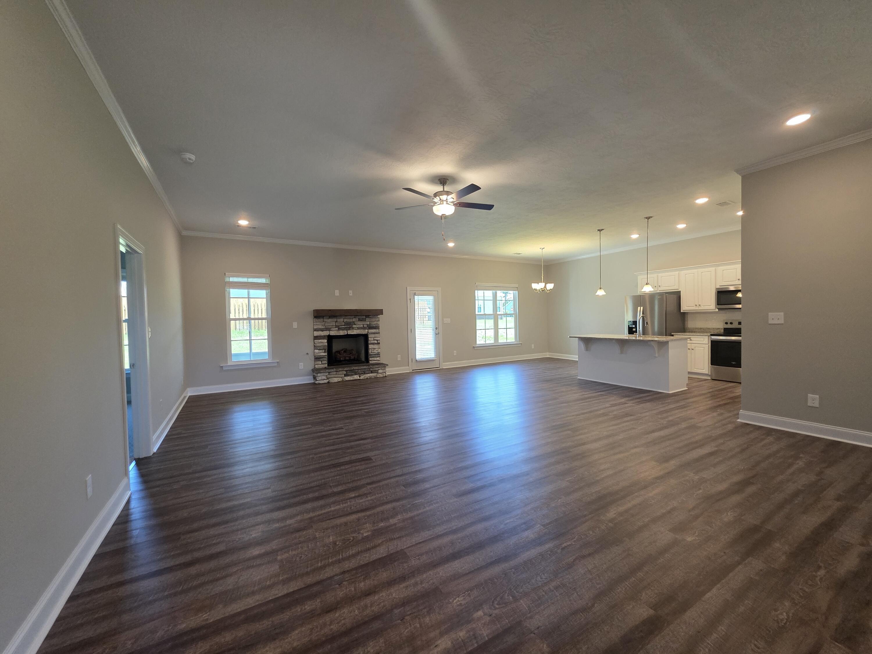 1037 Berkley Court Property Photo 5