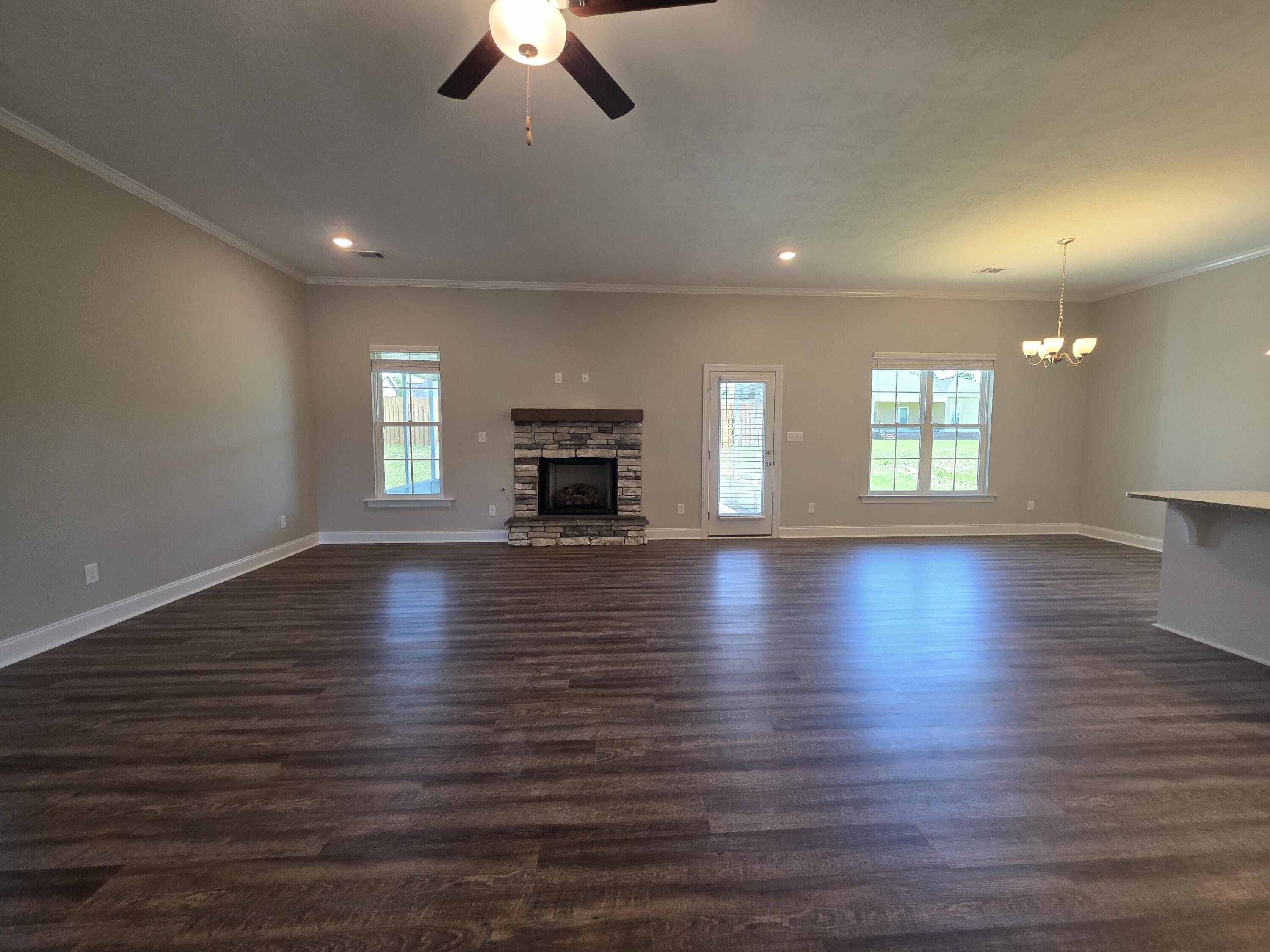 1037 Berkley Court Property Photo 6