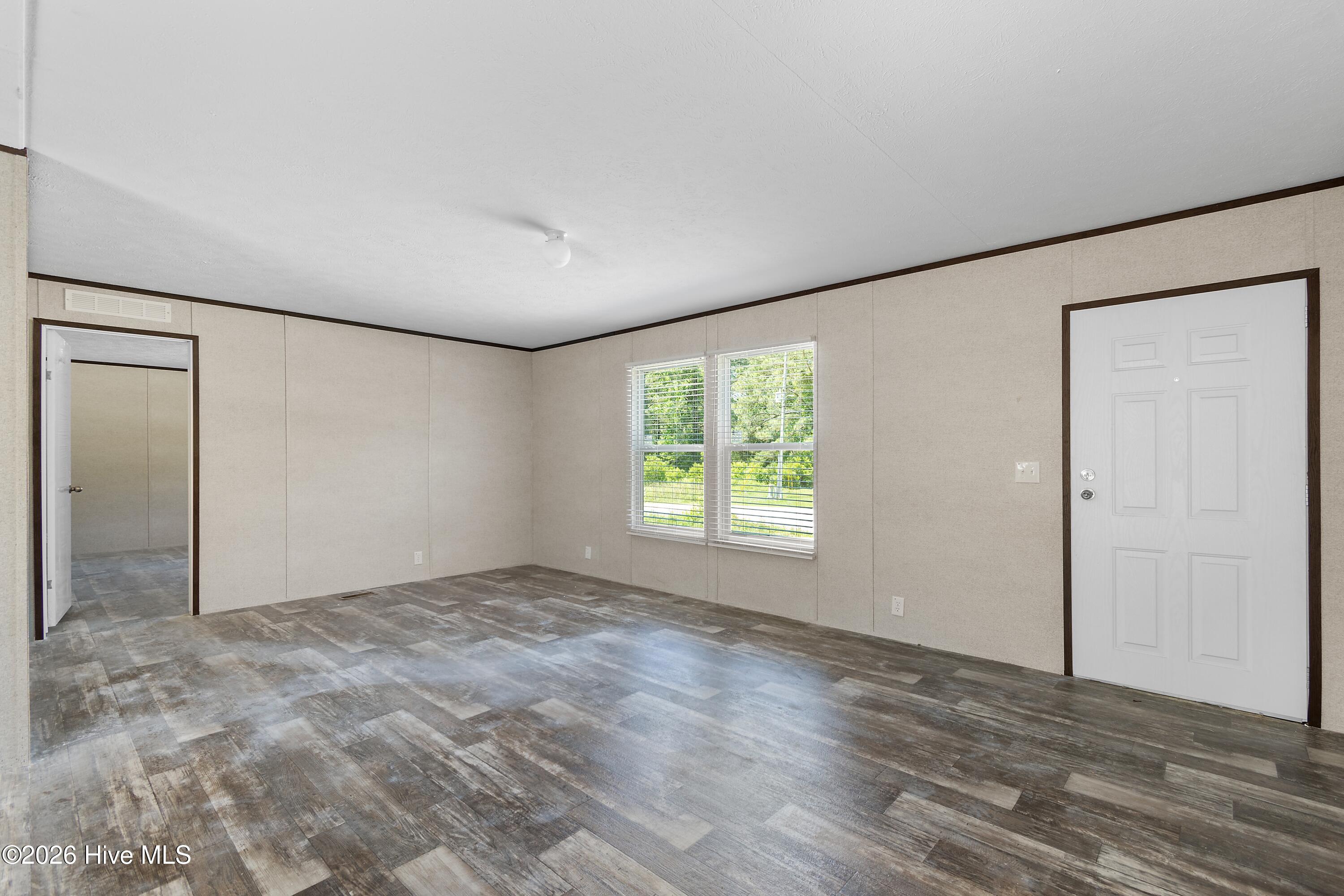 490 Orchard Lane Se Property Photo 8