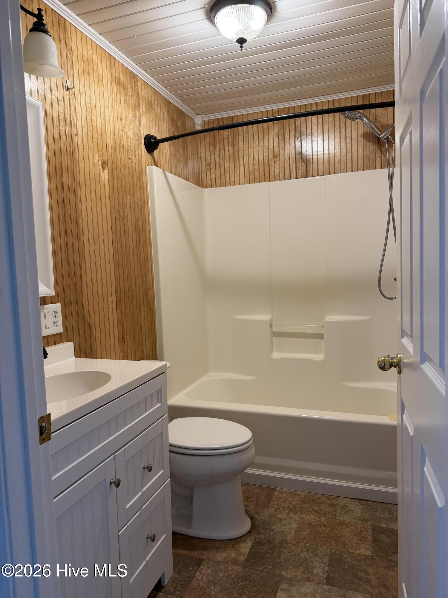 189 Seashore Drive Property Photo 9