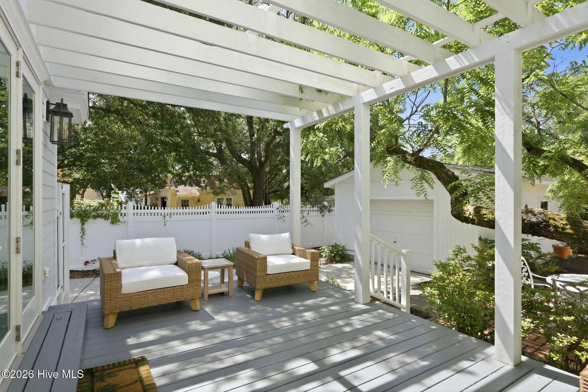 910 Ann Street Property Photo 33