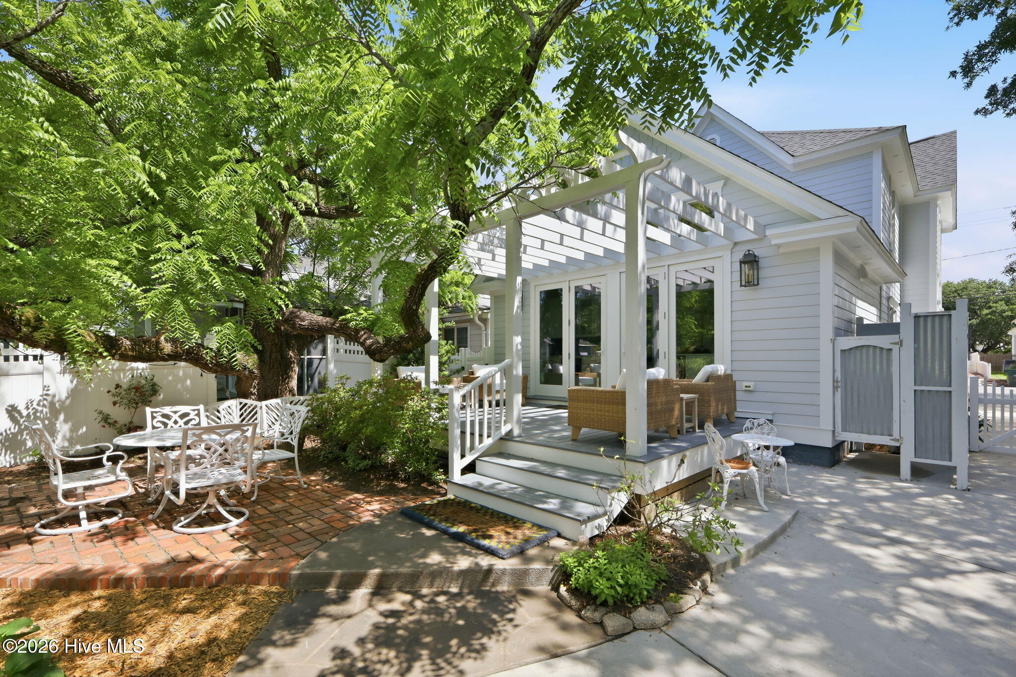 910 Ann Street Property Photo 37