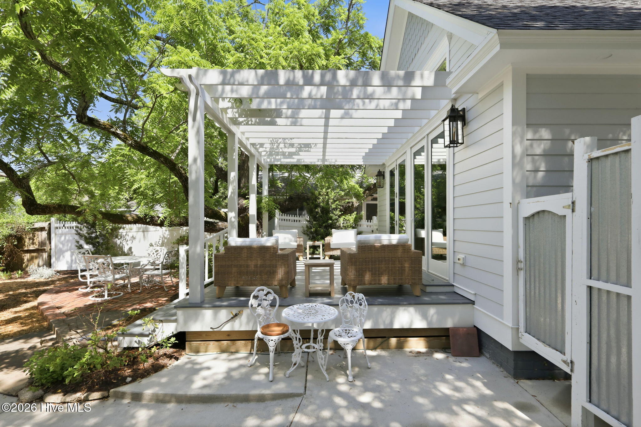 910 Ann Street Property Photo 38