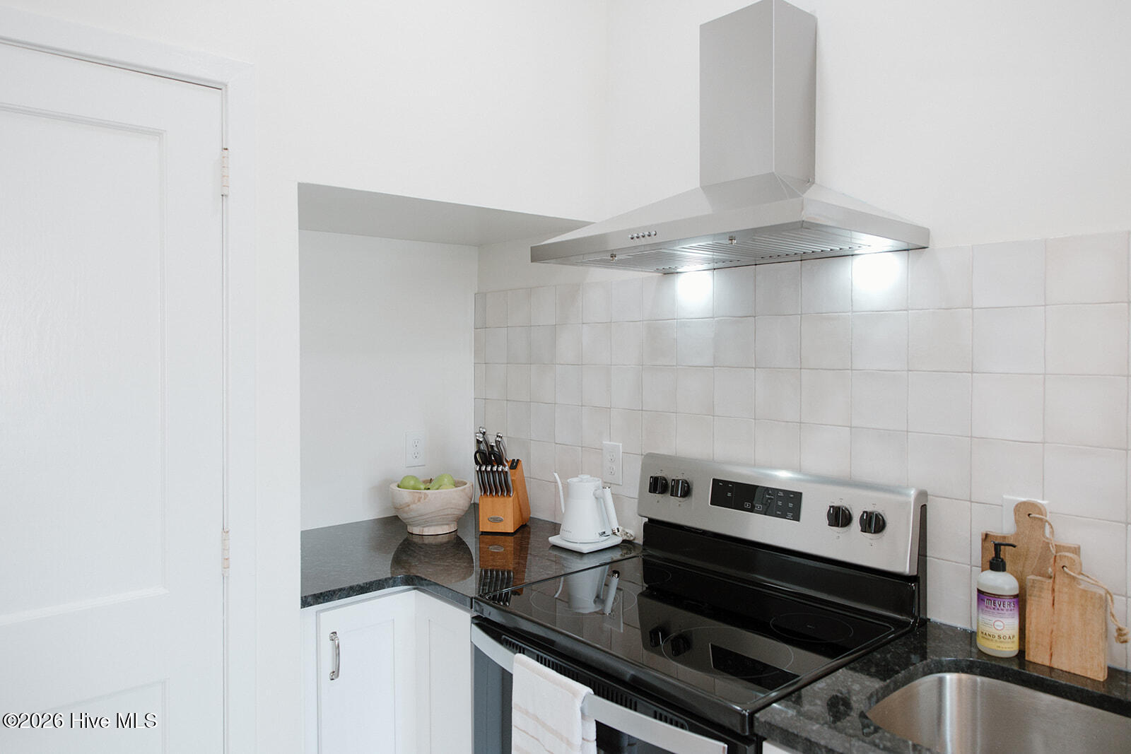 29 S Front Street Apt A Property Photo 28