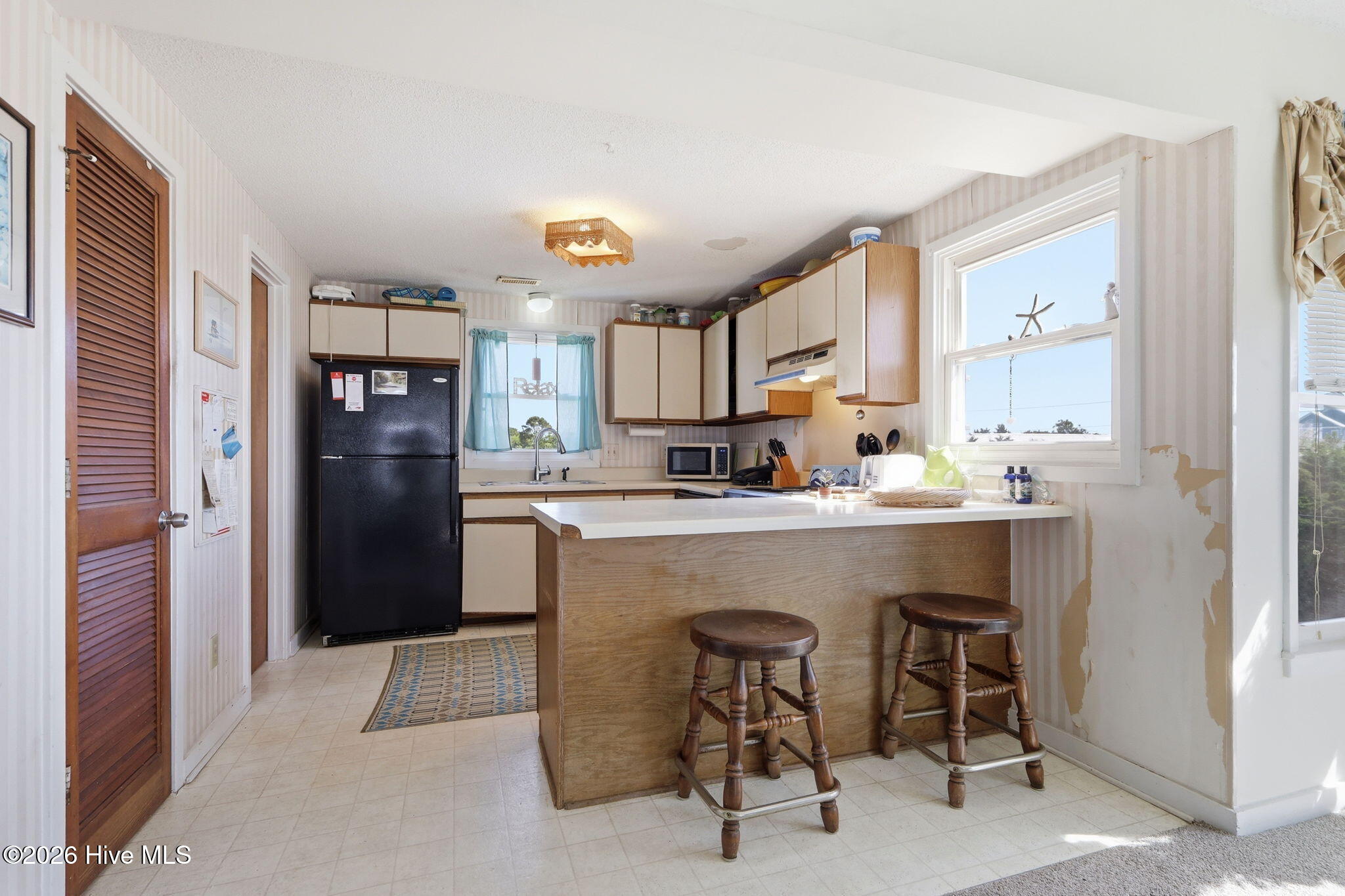8710 Ocean View Drive E & W Property Photo 18