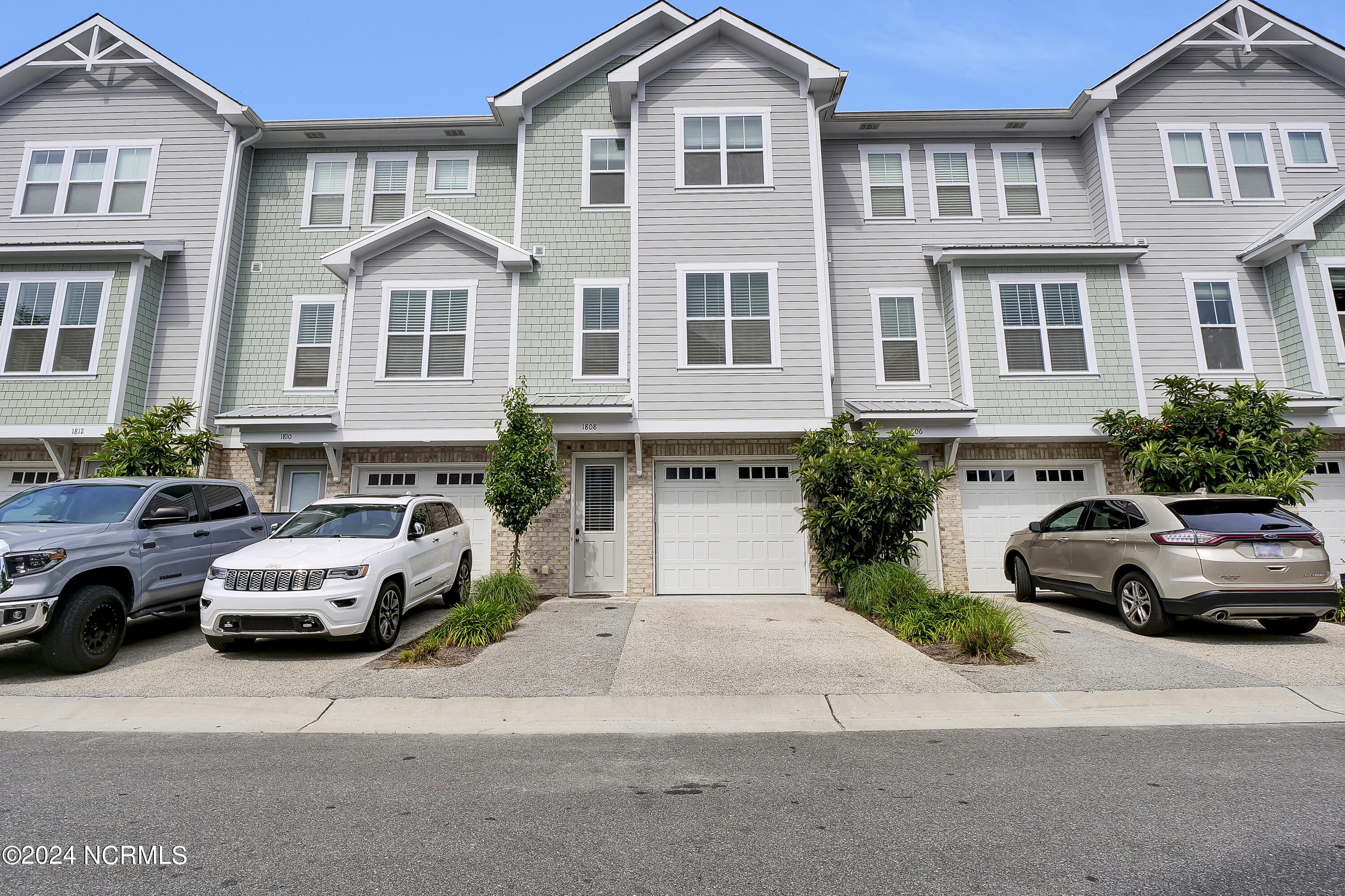 1808 Bungalow Row Property Photo 1