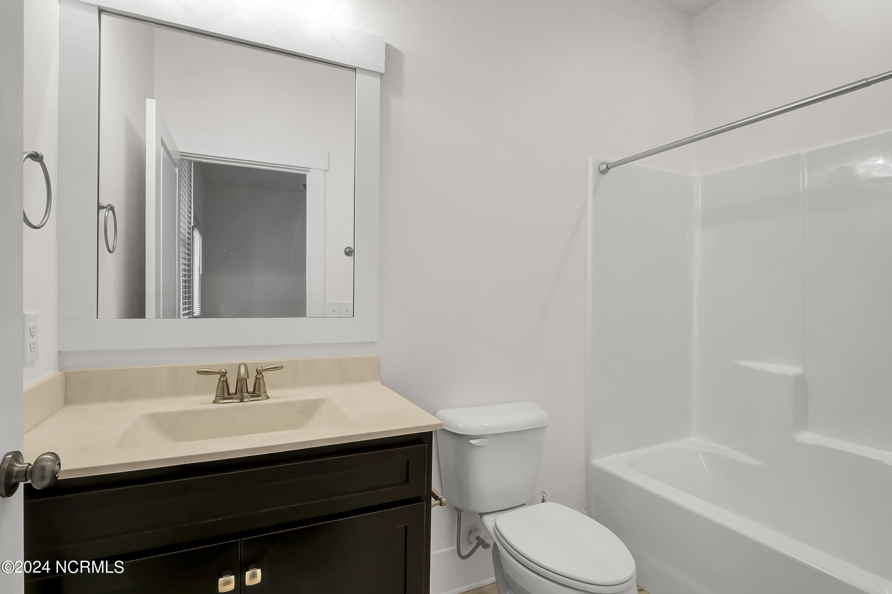 1808 Bungalow Row Property Photo 6