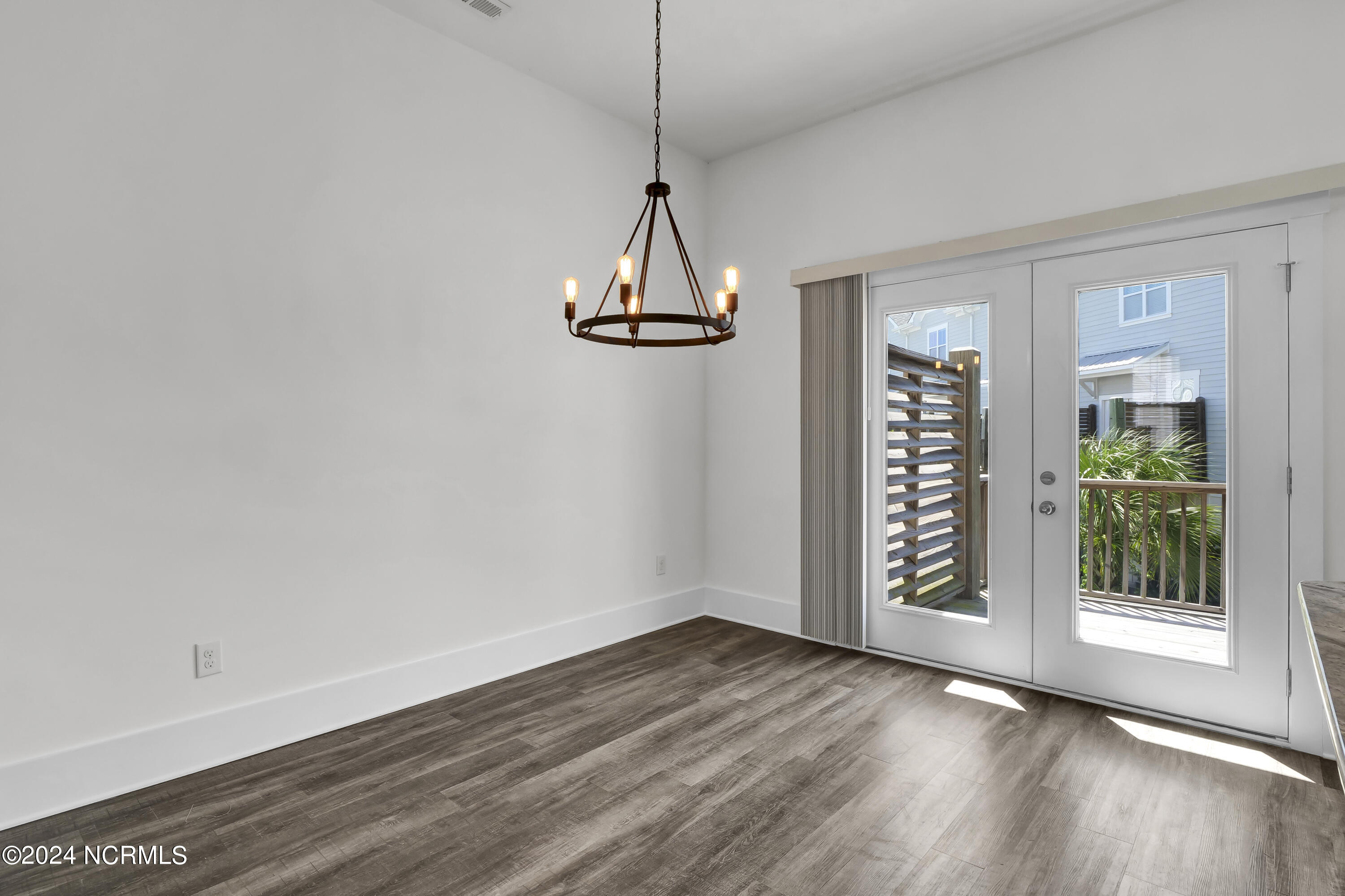 1808 Bungalow Row Property Photo 10