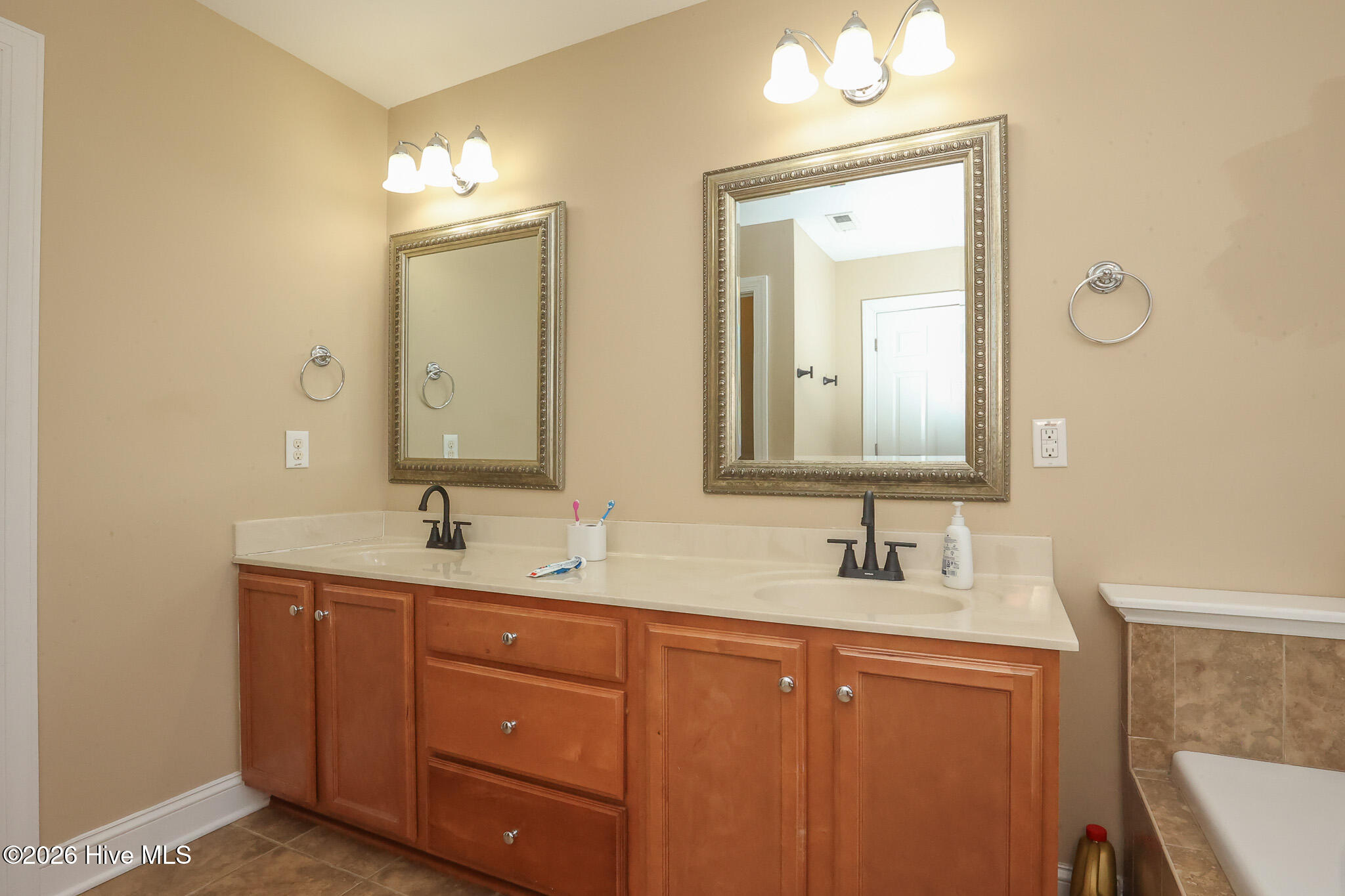 207 Willoughby Lane Property Photo 20