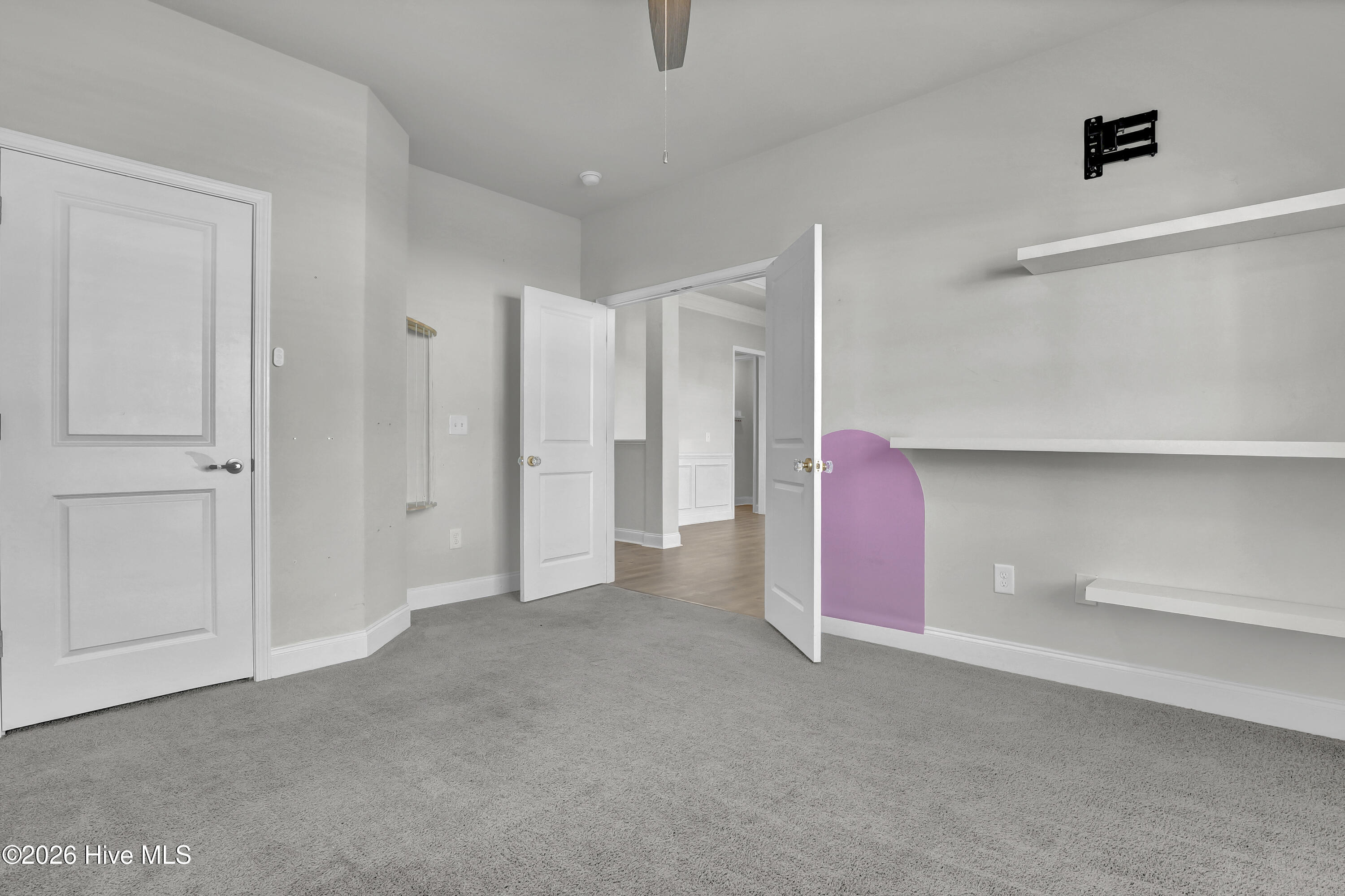 805 Washington Square Property Photo 5