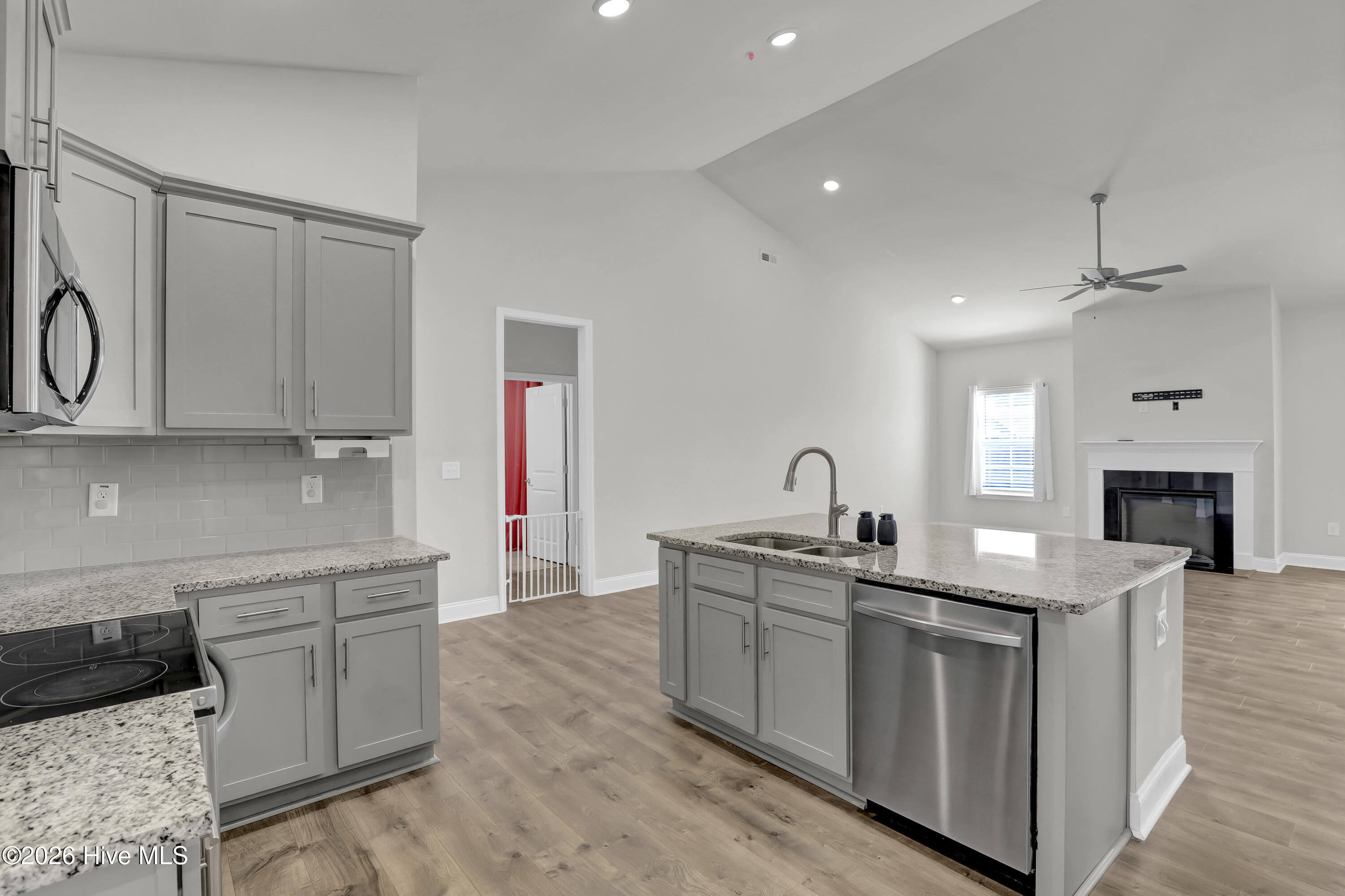 805 Washington Square Property Photo 9