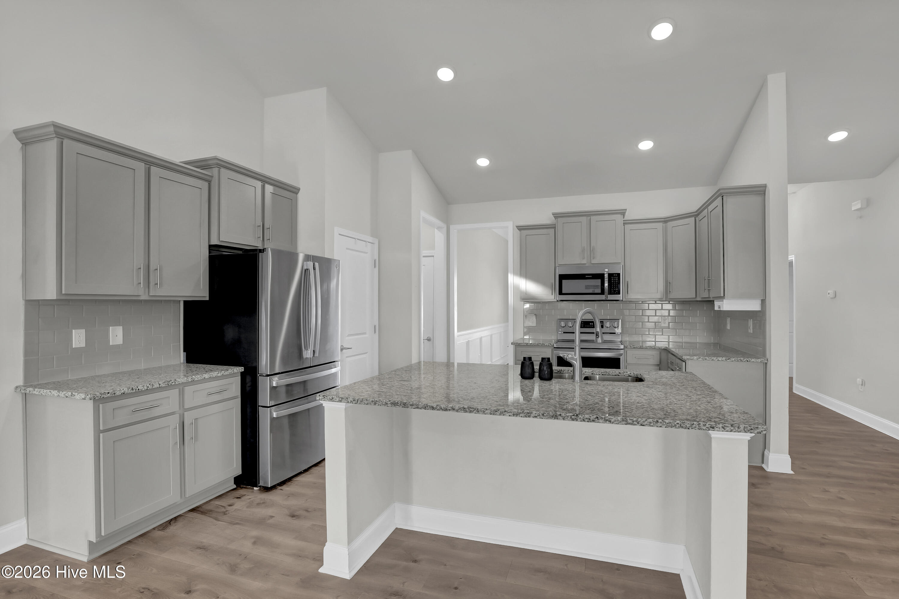 805 Washington Square Property Photo 12
