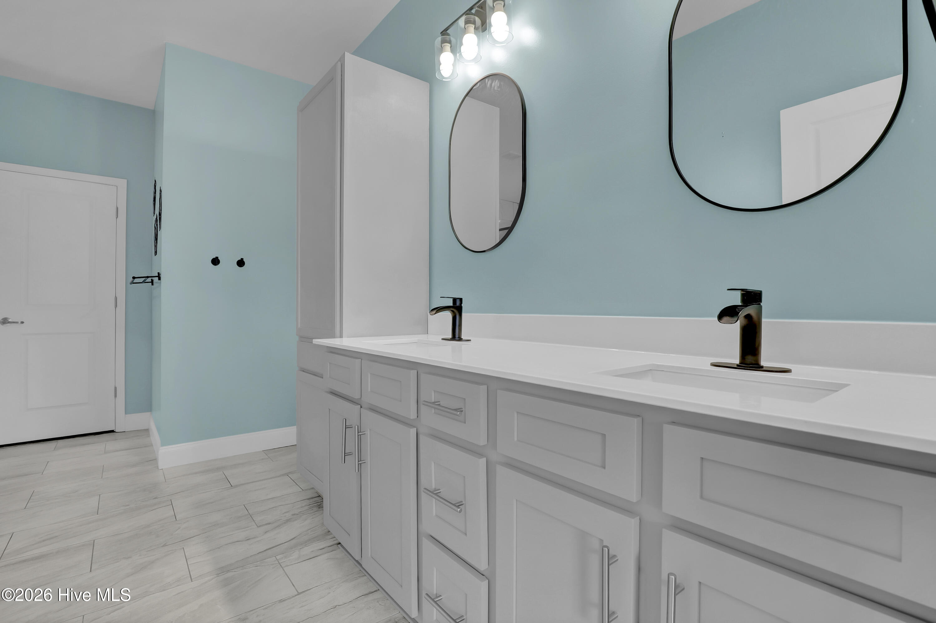 805 Washington Square Property Photo 17