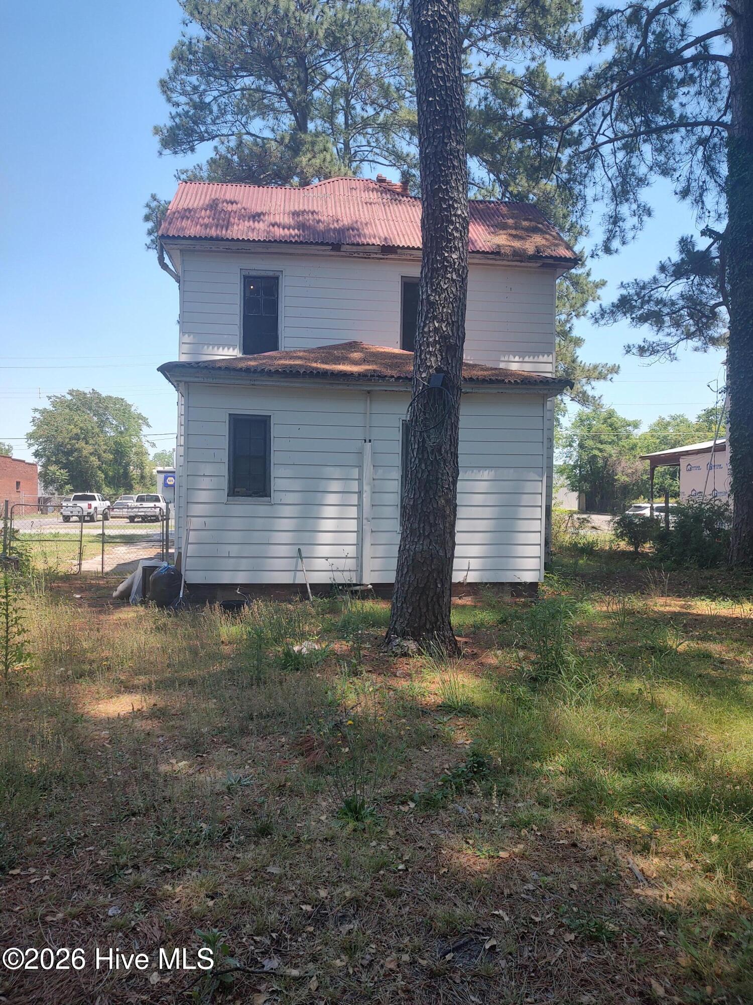 210 E Vine Street Property Photo 3