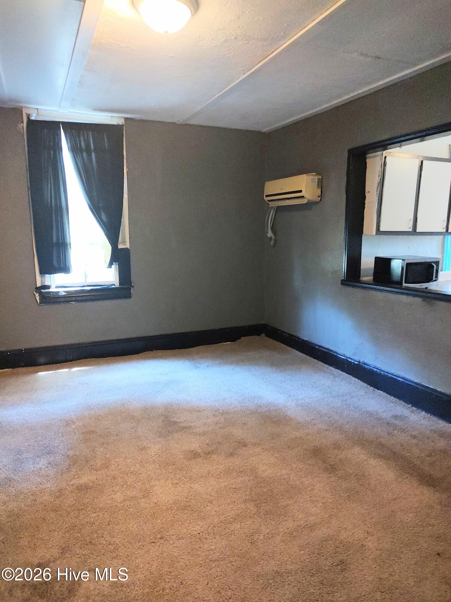 210 E Vine Street Property Photo 8