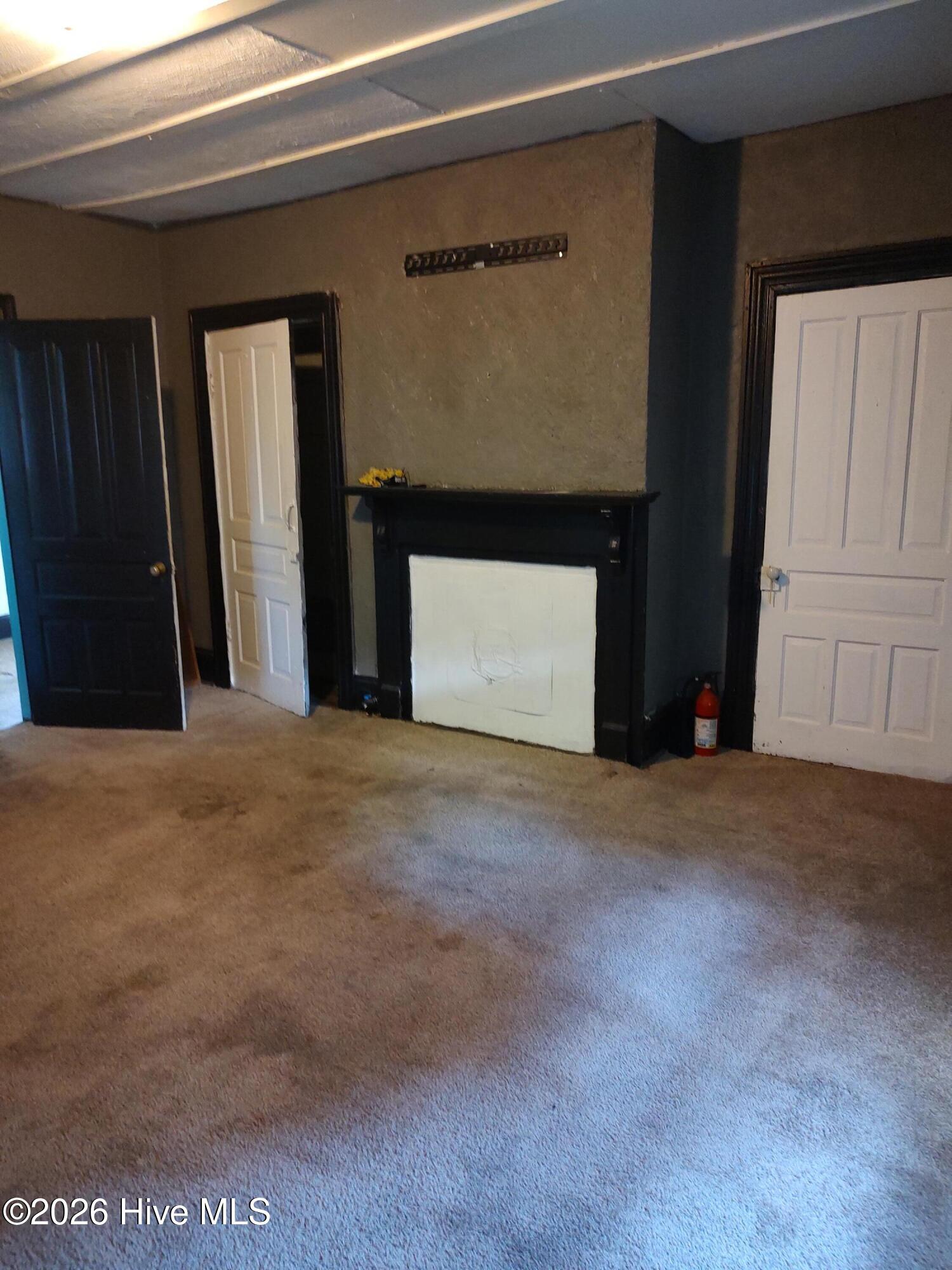 210 E Vine Street Property Photo 9