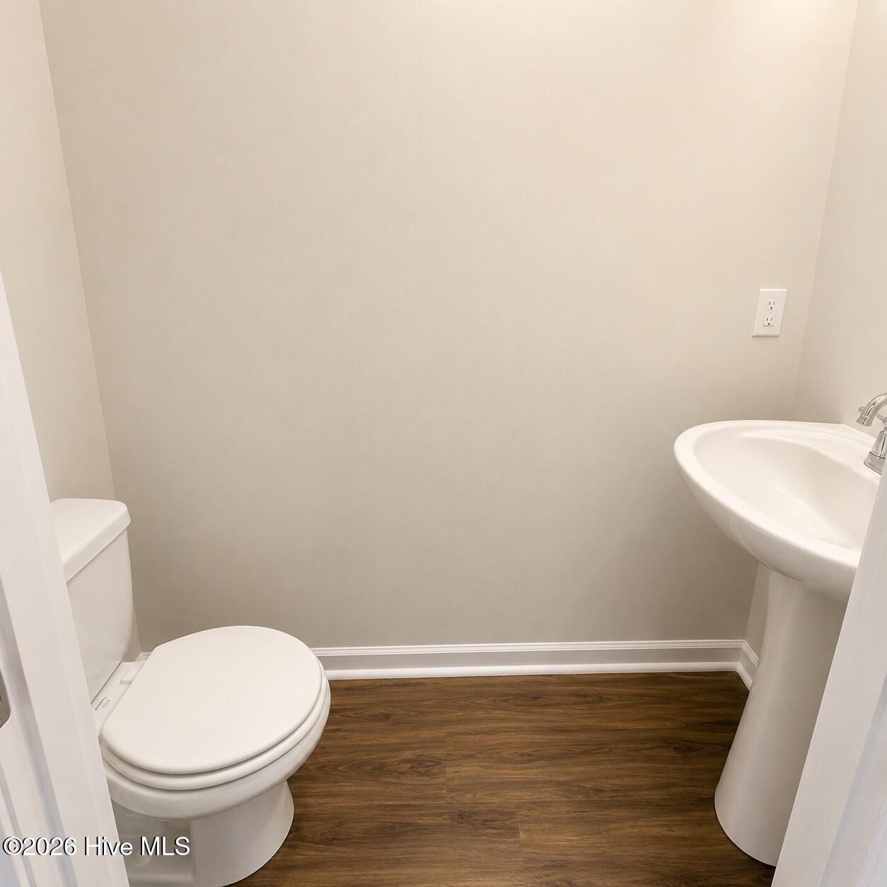 9060 Laurel Bay Lane Property Photo 6