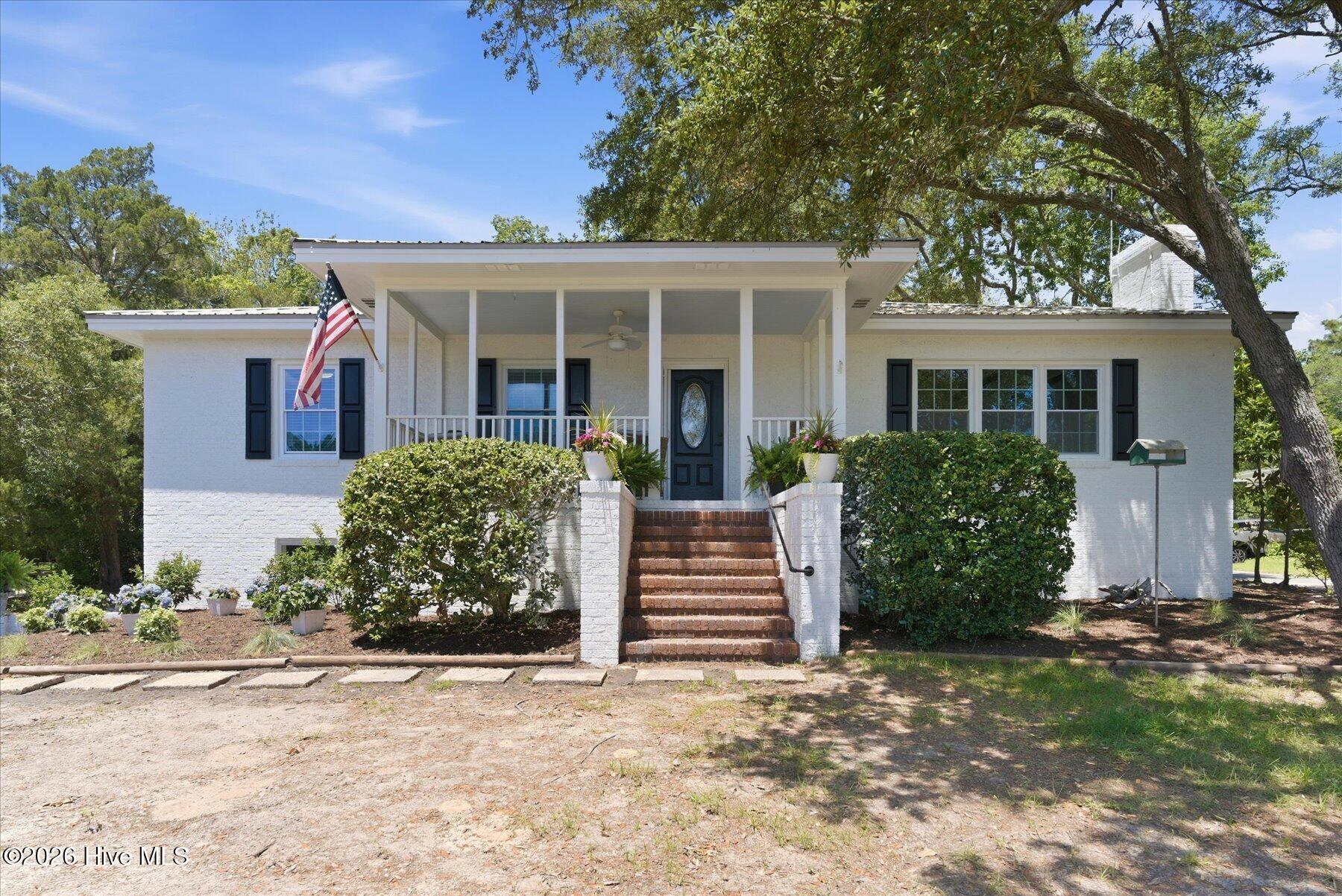 305 River Drive Property Photo 2