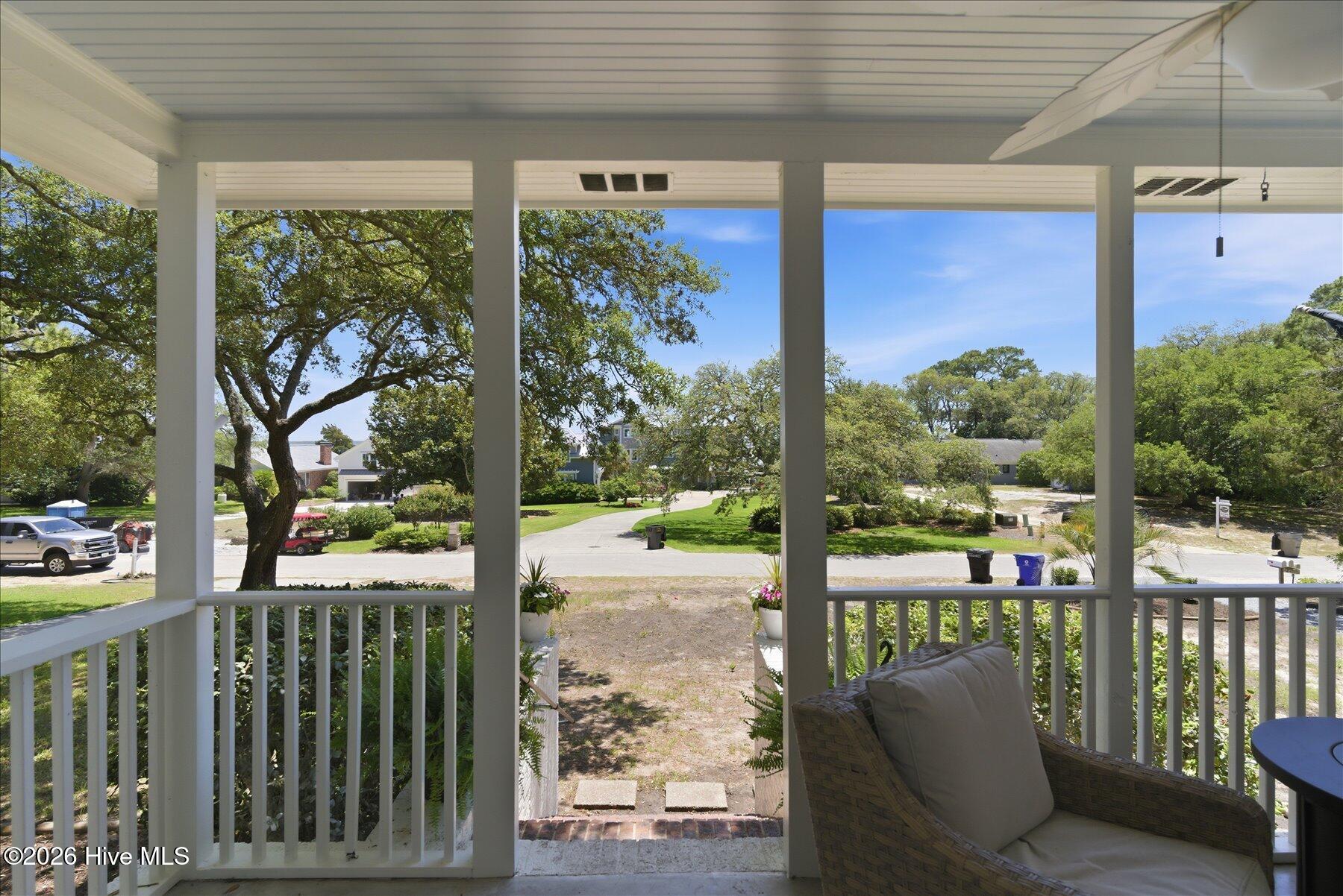305 River Drive Property Photo 4