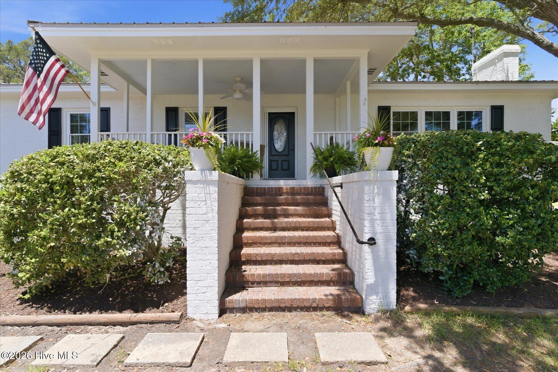305 River Drive Property Photo 8