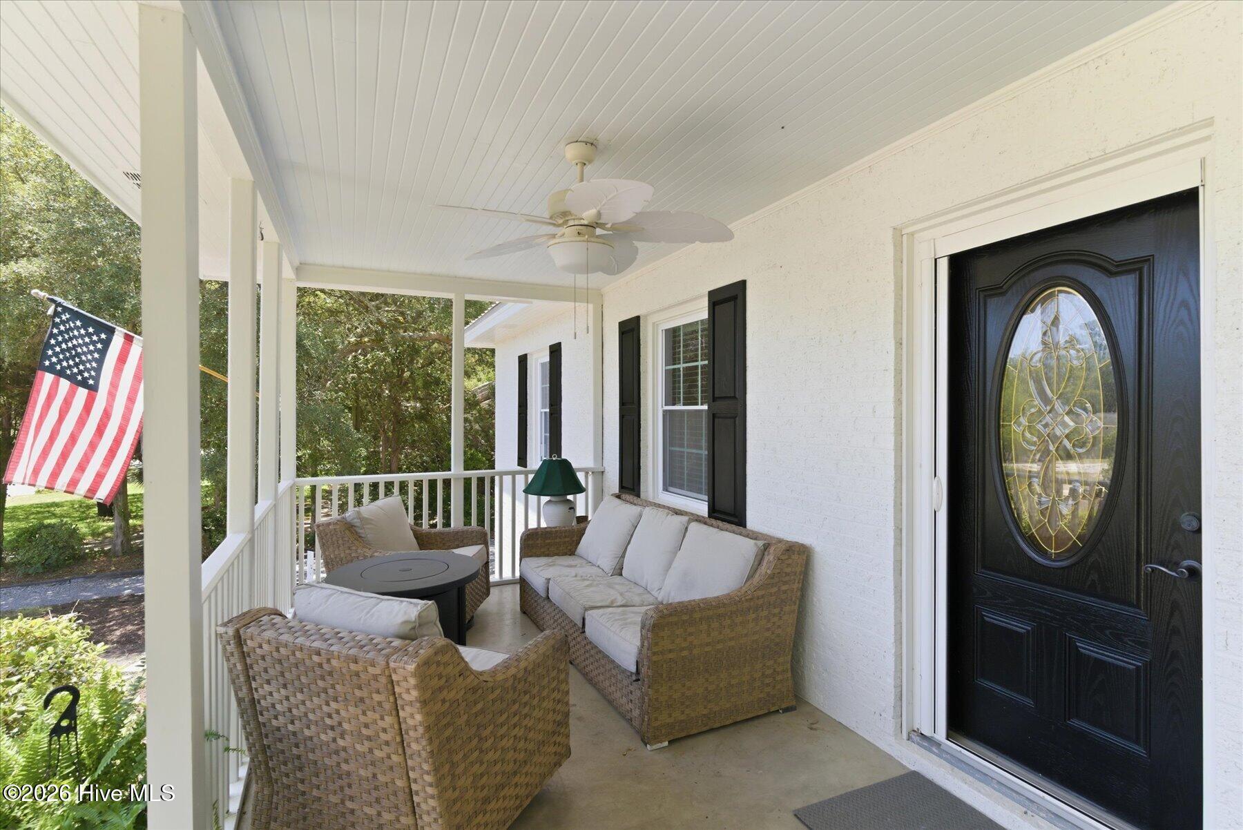 305 River Drive Property Photo 9
