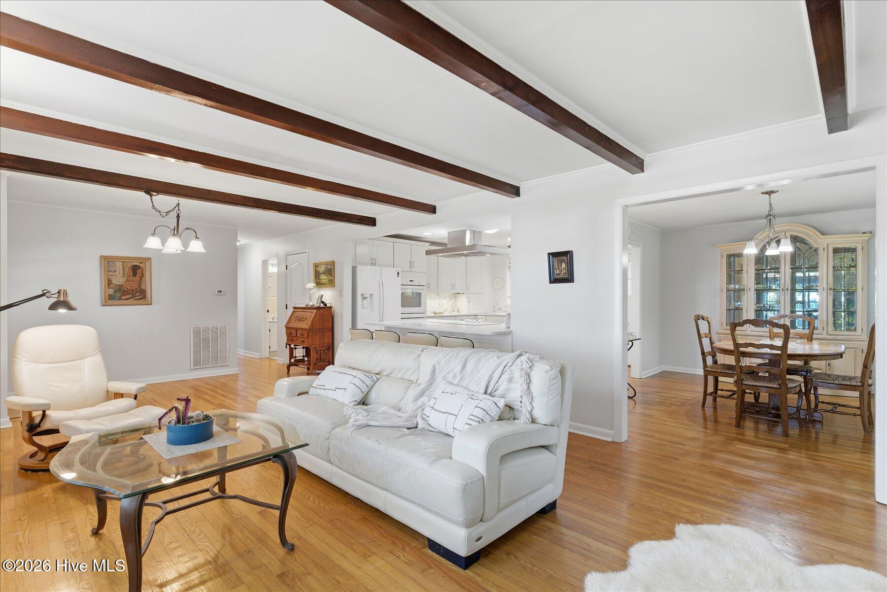 305 River Drive Property Photo 10
