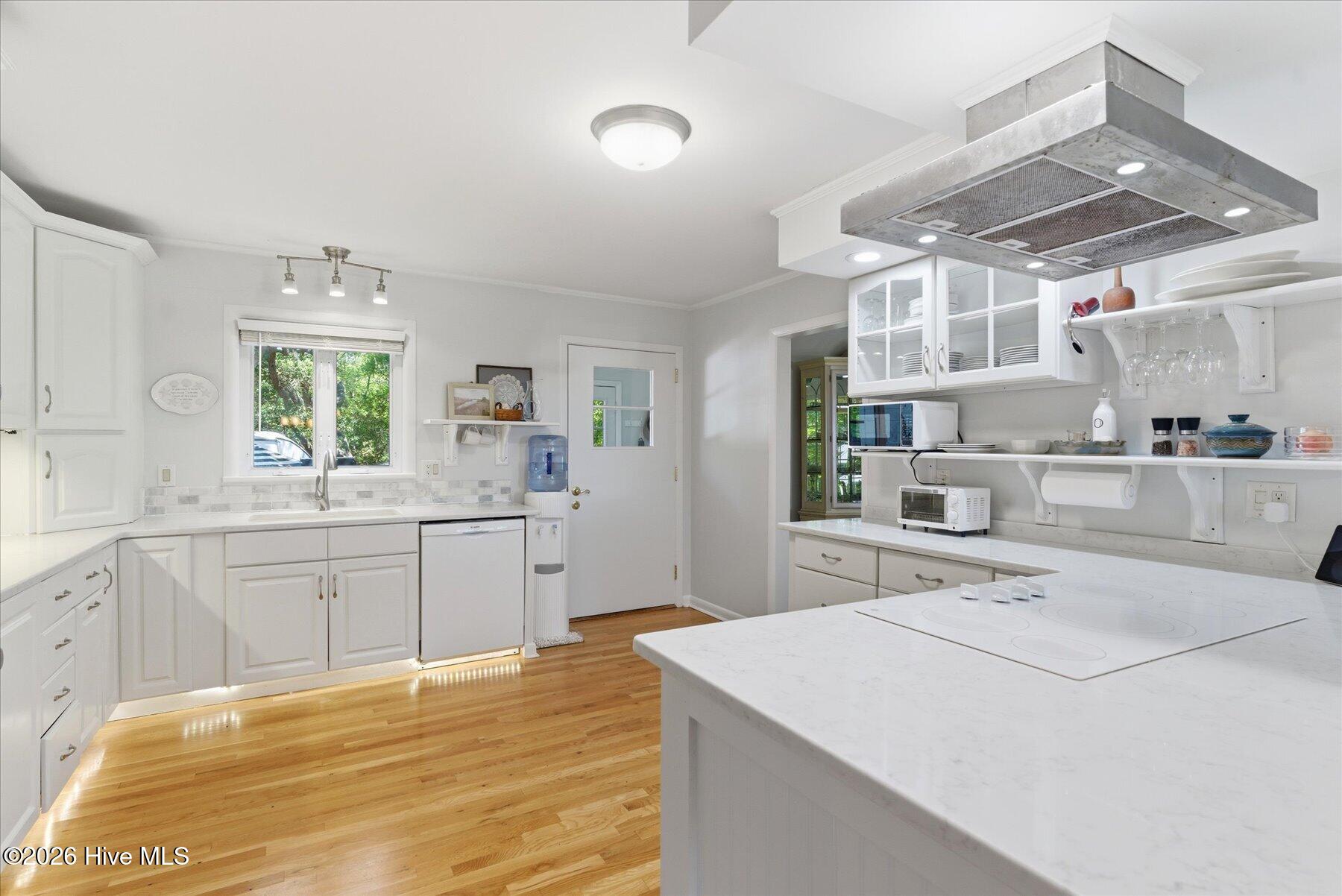 305 River Drive Property Photo 14