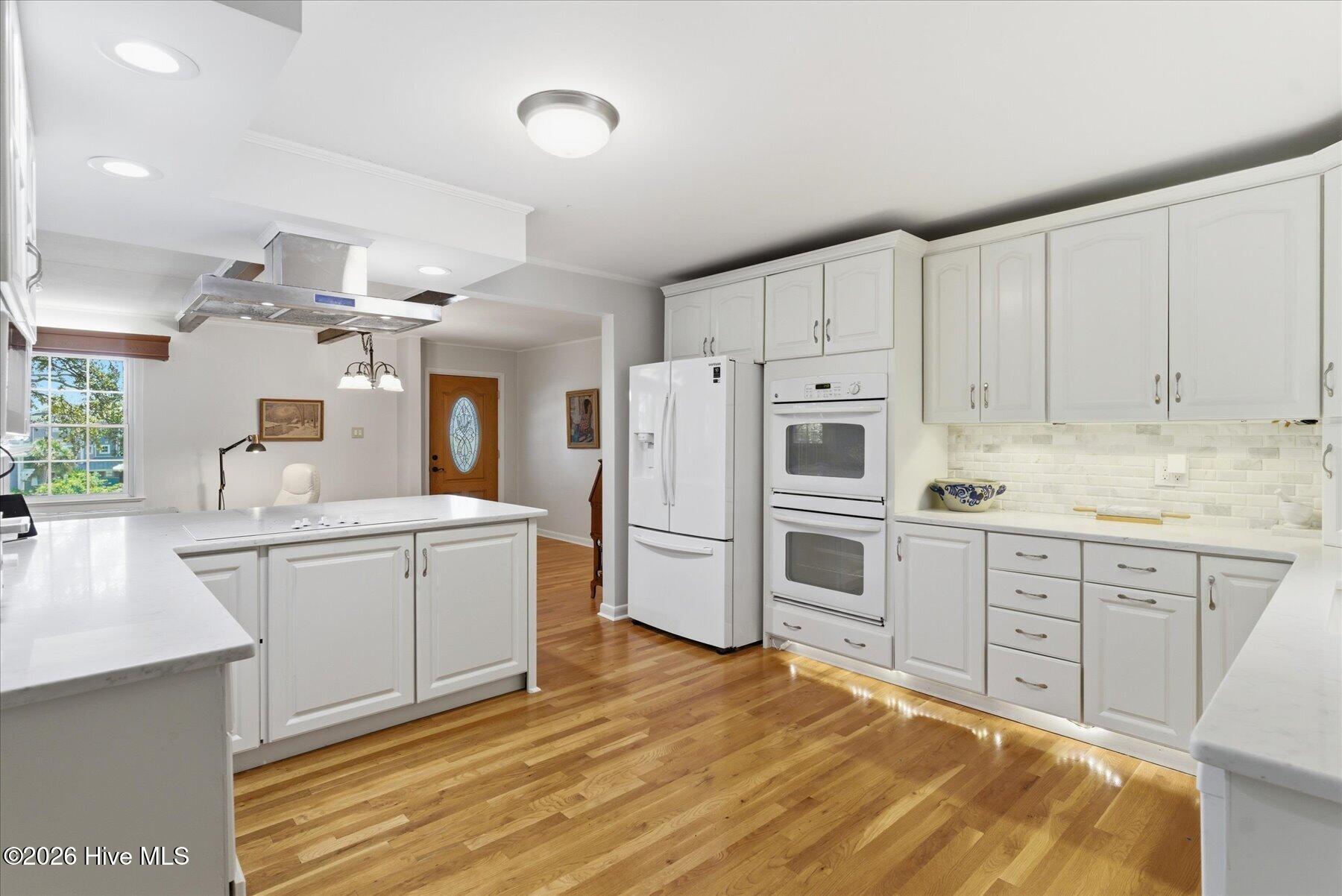 305 River Drive Property Photo 18
