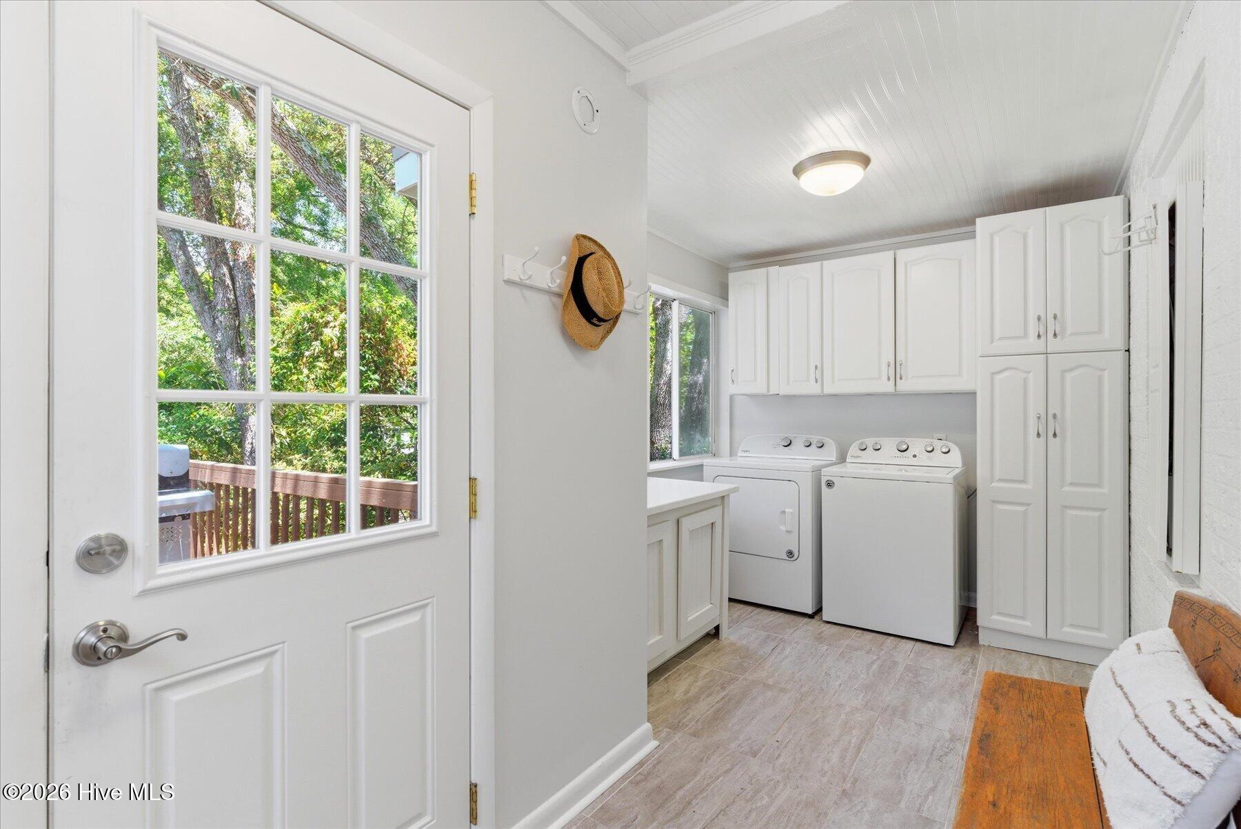 305 River Drive Property Photo 31