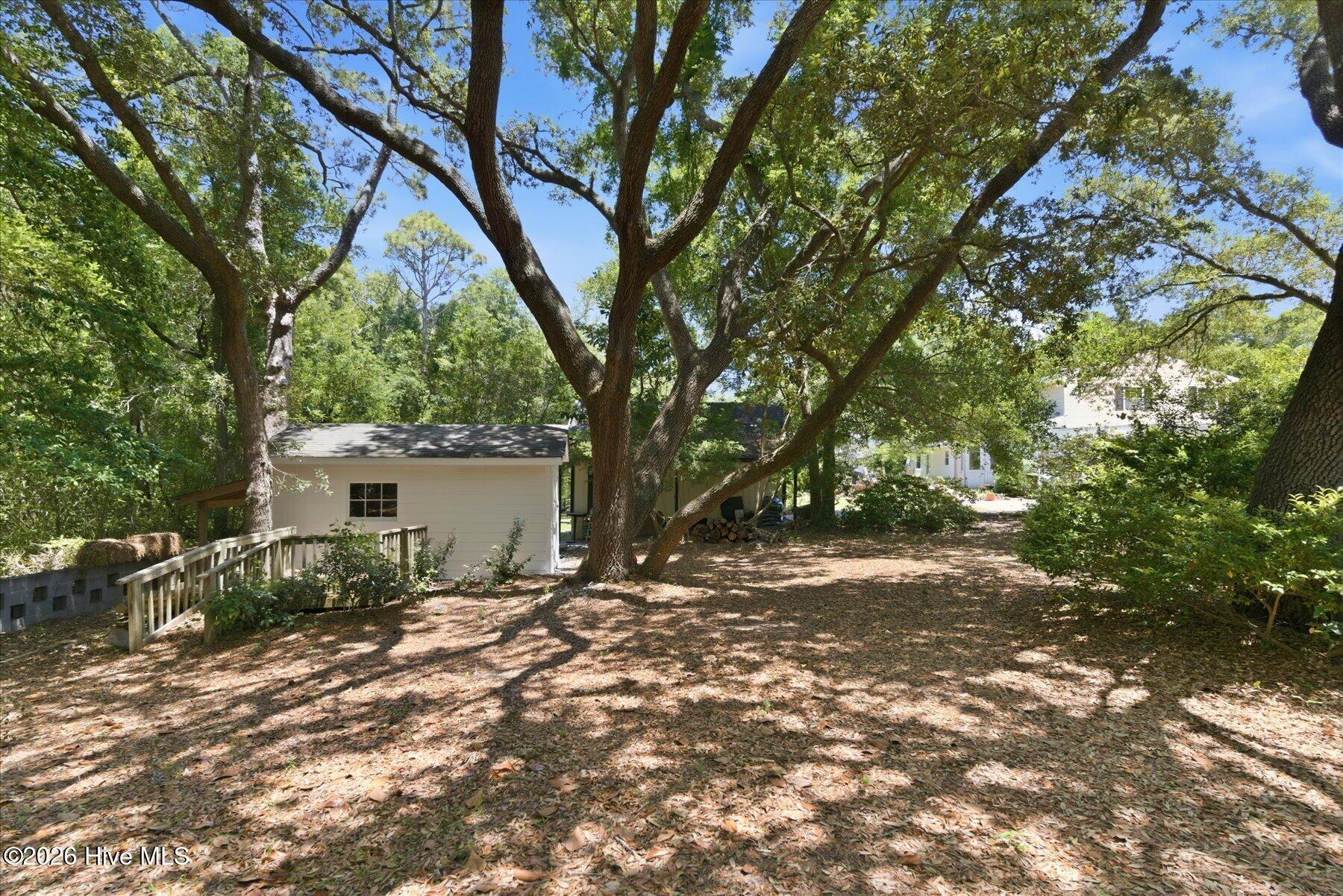 305 River Drive Property Photo 41