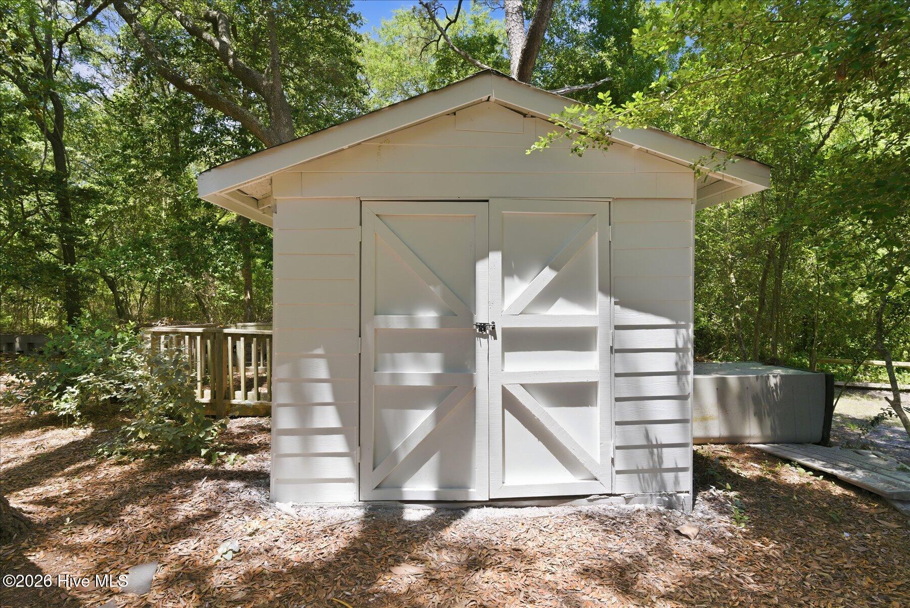 305 River Drive Property Photo 42